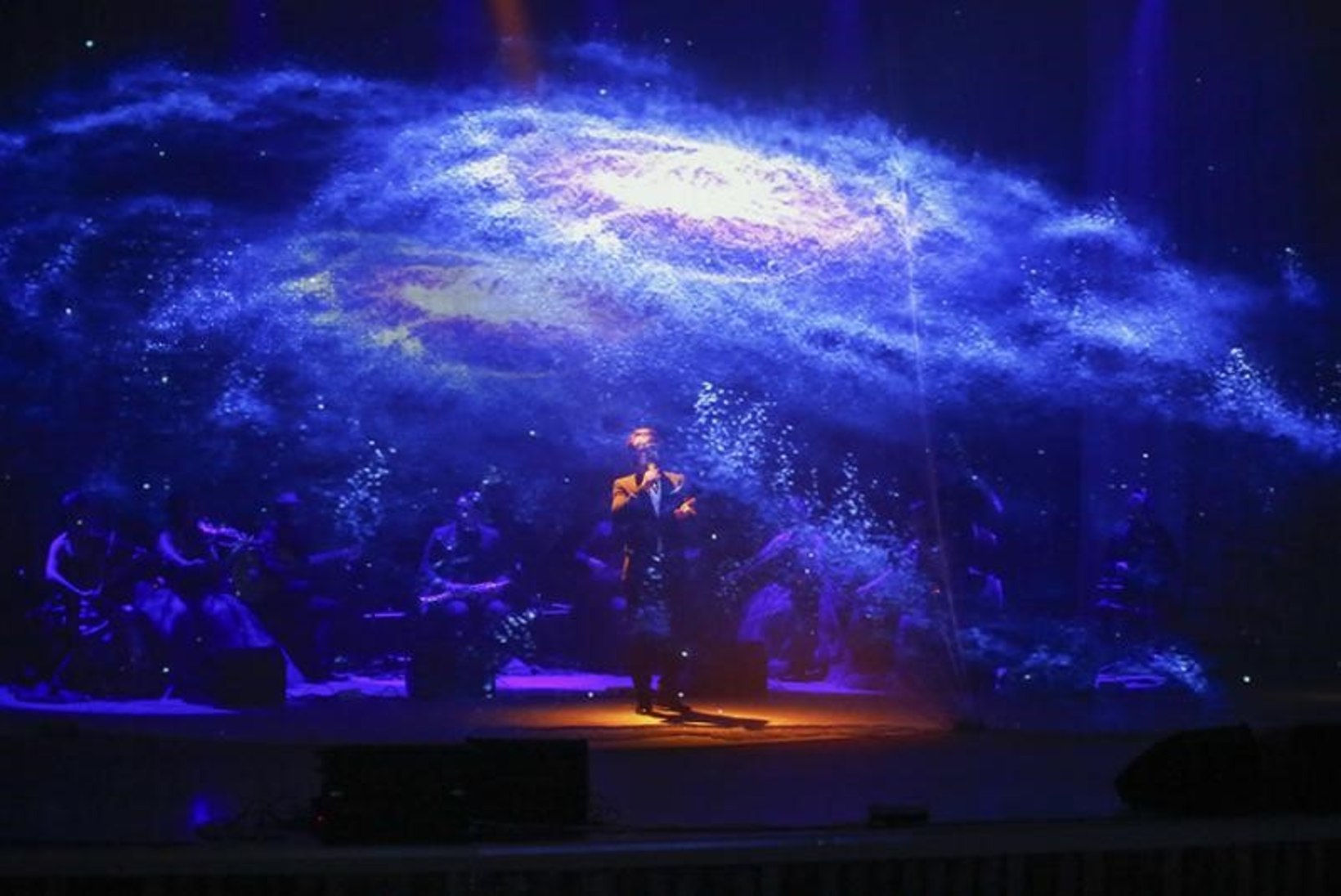 Eestis etendub esmakordselt ainulaadne multimeediasõu „Classics in the Dark“, kus kontserdisaal muutub avakosmoseks