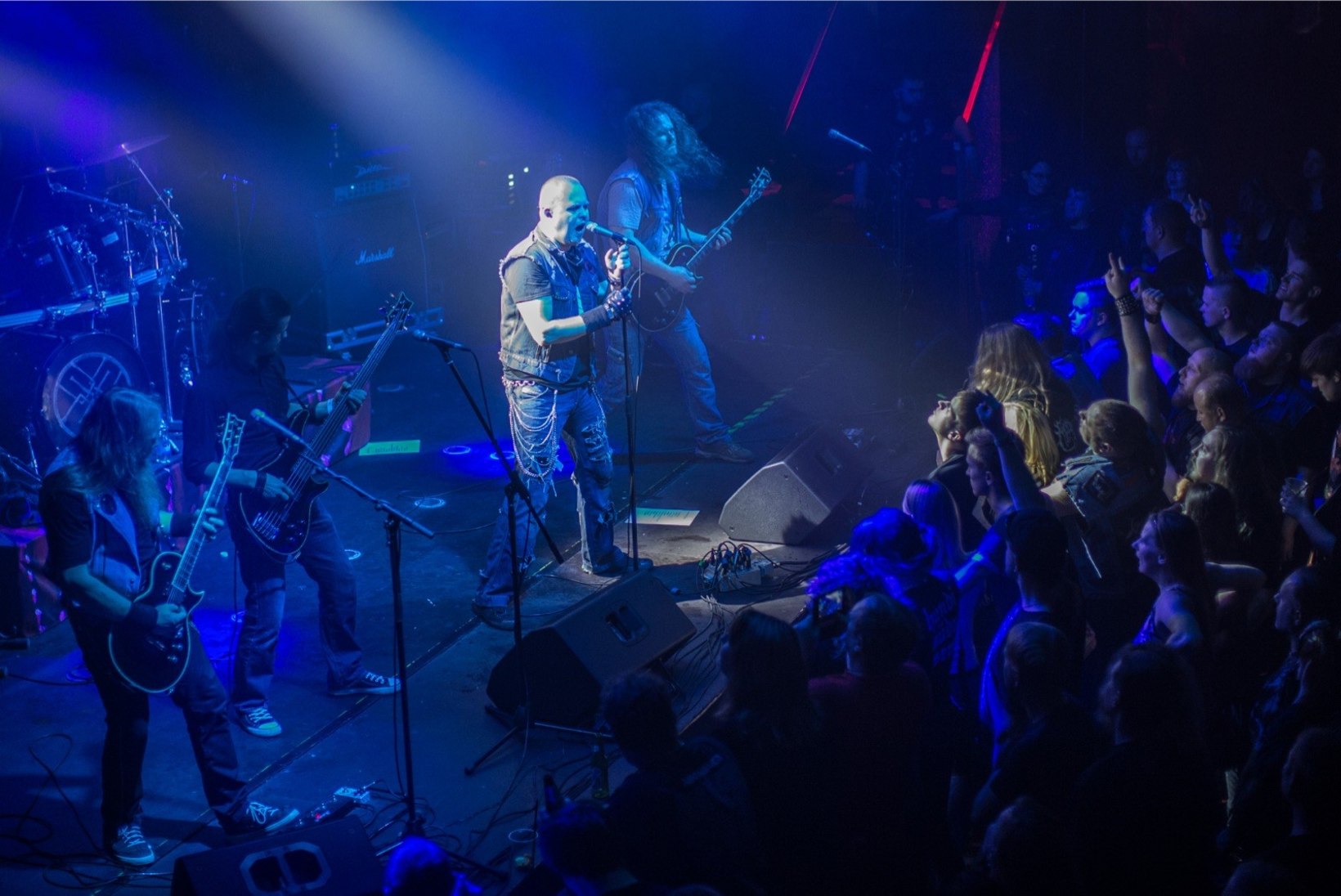 GALERII | Metsatöll andis klubis Factory uue trummariga võimsa kontserdi