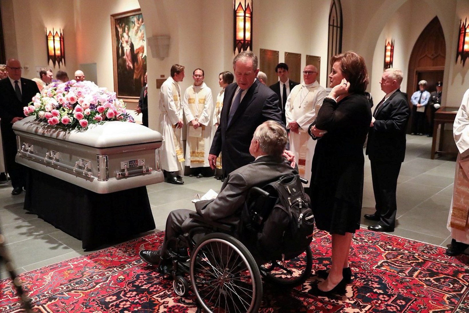 Endised USA presidendid ja esileedid tegid Barbara Bushi matustel lõbusa ühisfoto