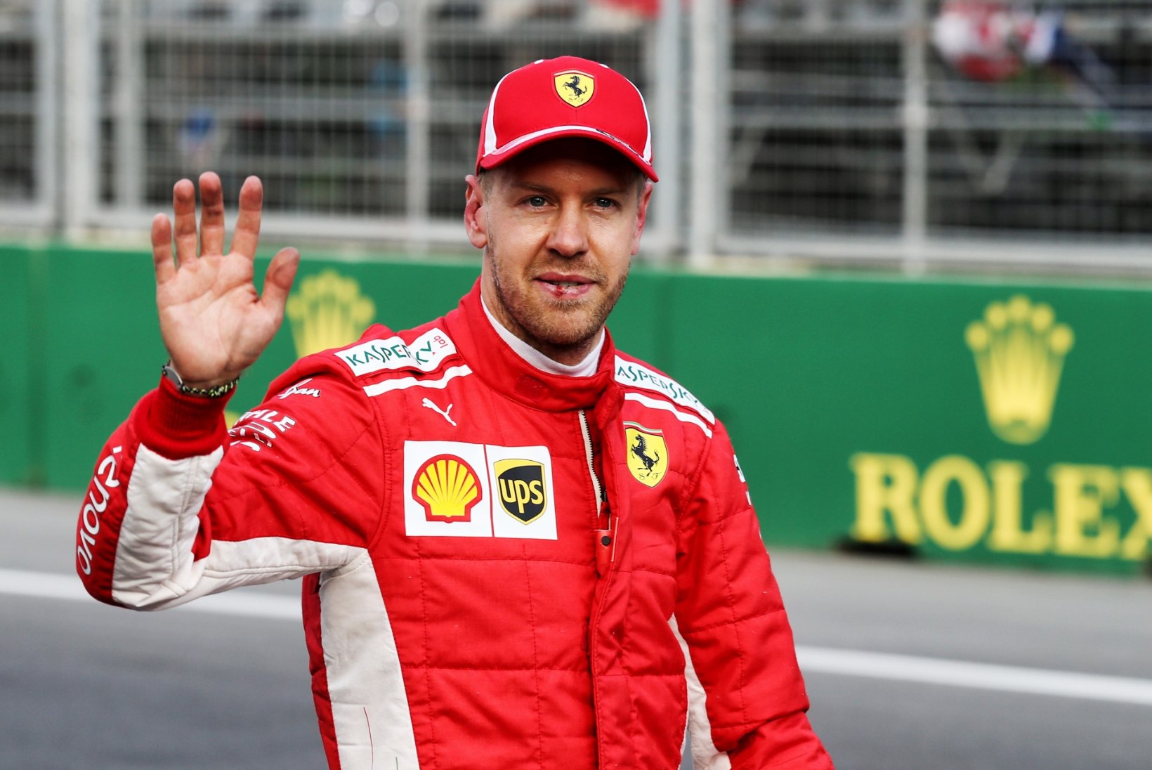 IKKAGI FERRARI! Mercedesed seljatasid kvalifikatsioonis kõik peale Vetteli