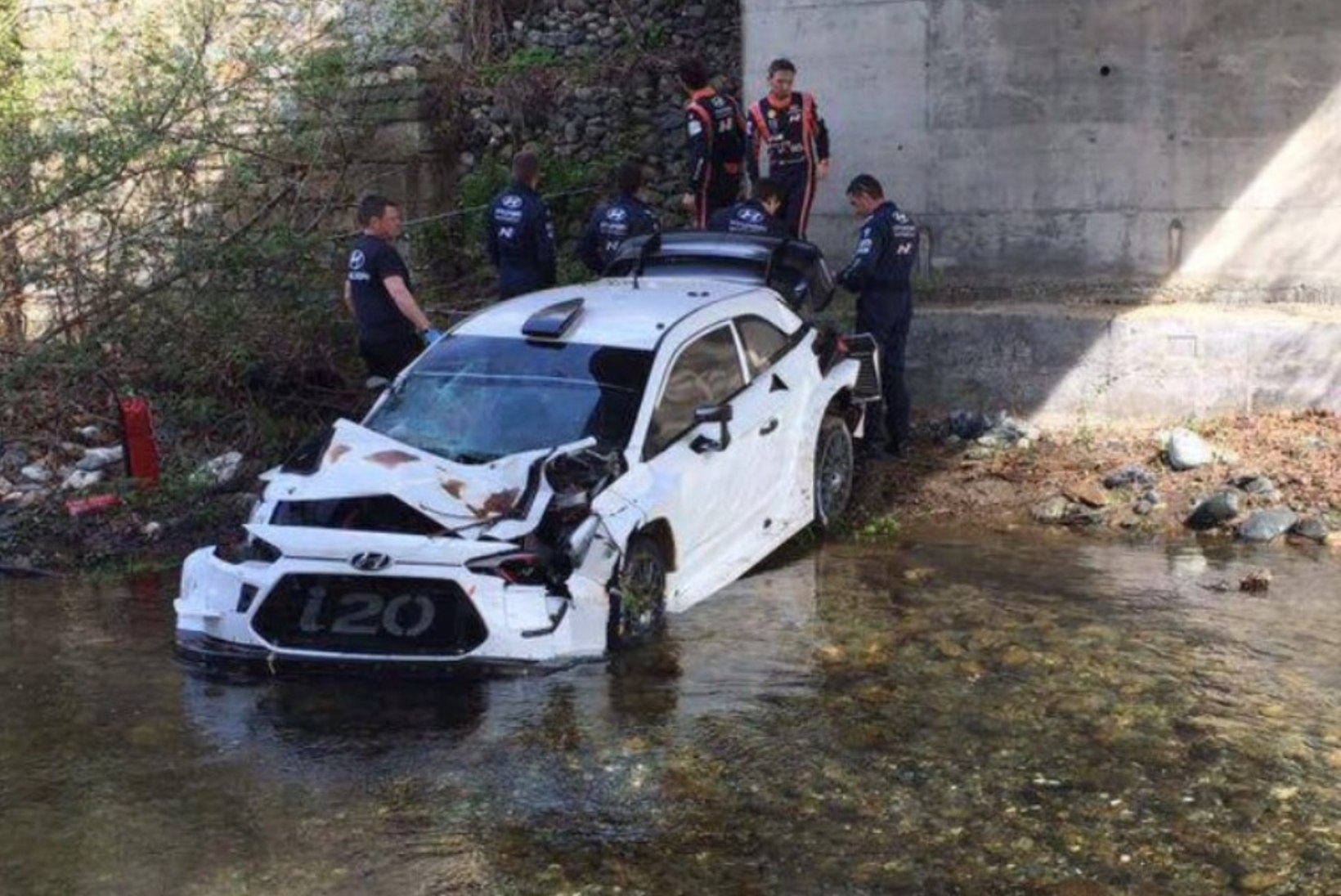 Hirmsa avarii üle elanud Neuville ei kavatse Korstikal kiiruses grammigi järele anda