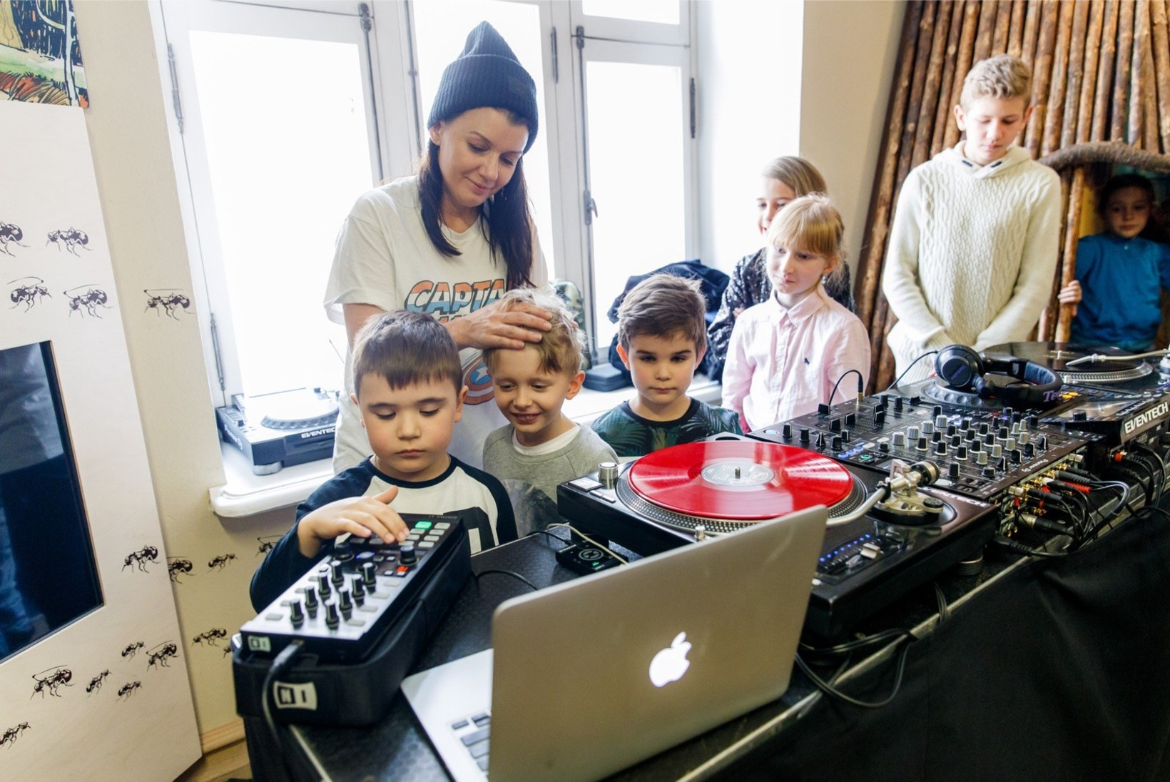 GALERII | Tallinn Music Weeki töötubades õpetati lastele räppi, poppi, fantaasiapille ja muud muusikat