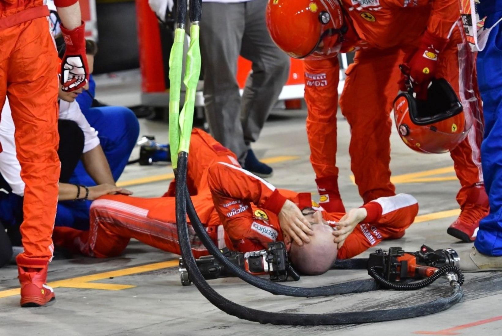 VORMEL-1 HOOAJA ALGUS: Ferrari õnnetu mehaanik, jääkülm Räikkönen ja mure möödasõitude pärast
