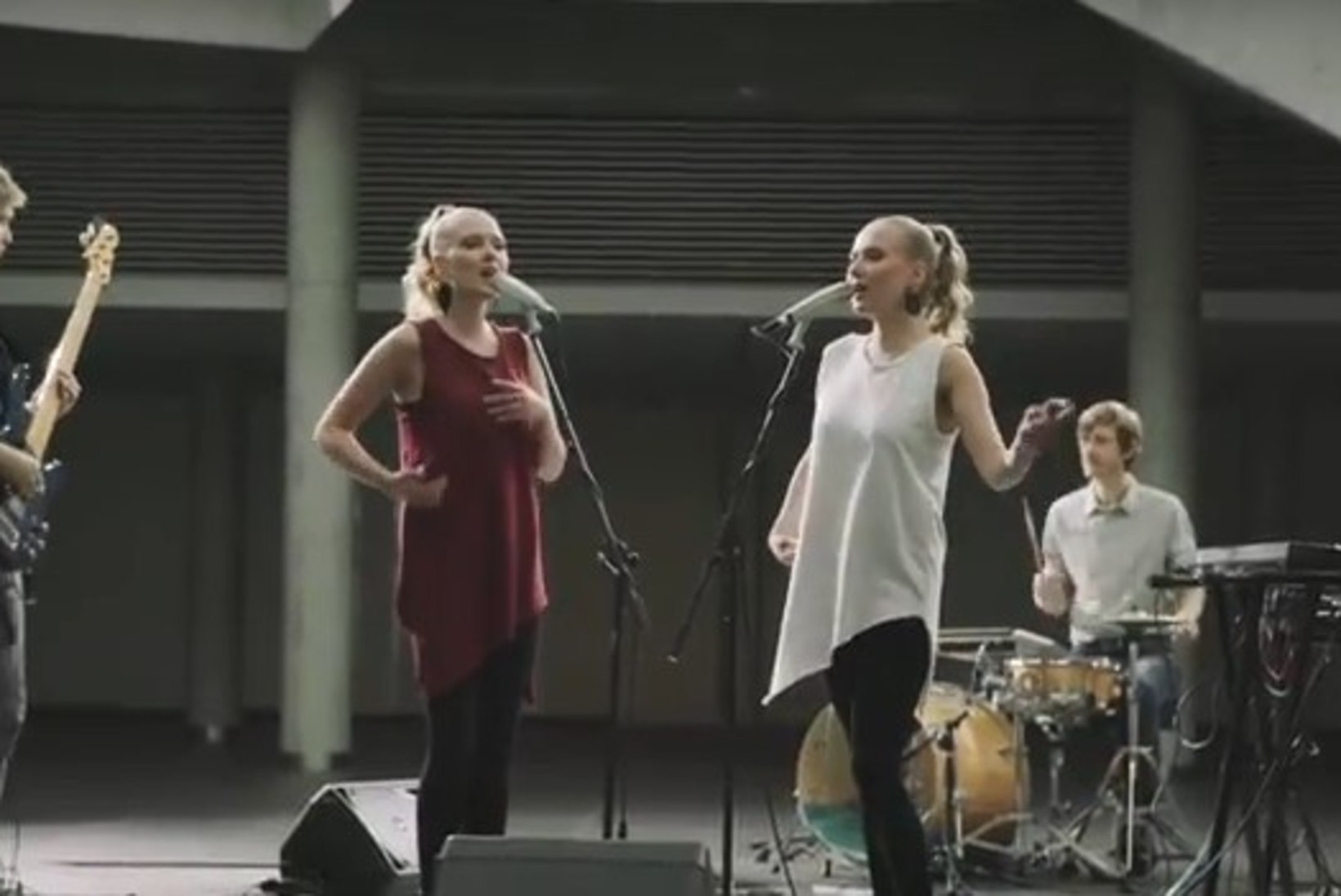 VIDEO | Kaksikute popansambel Girls In Pearls avaldas sensuaalse muusikavideo