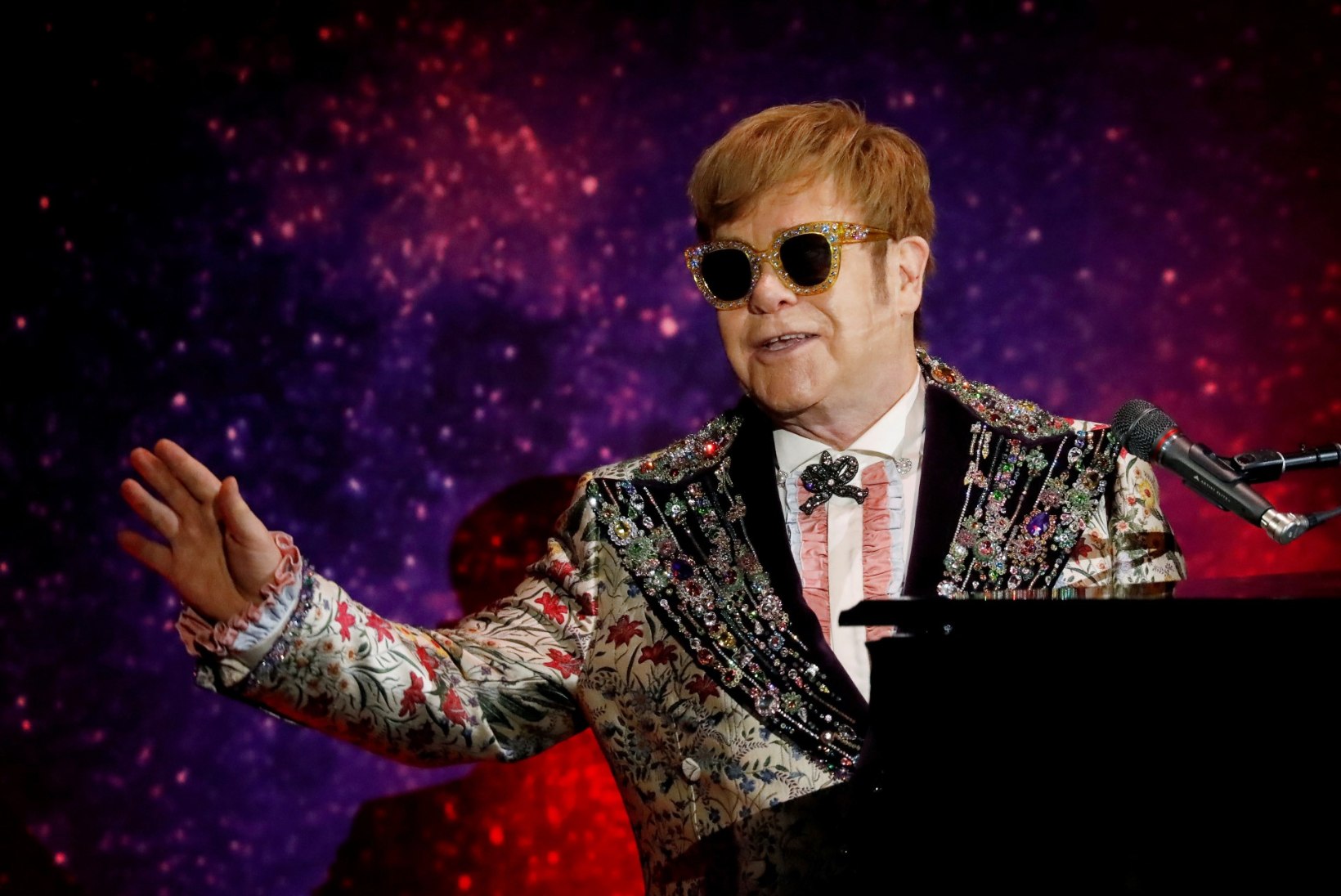 Kuninglikus pulmas vallutab lavalauad Elton John