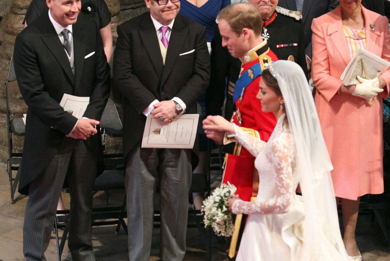 Kuninglikus pulmas vallutab lavalauad Elton John