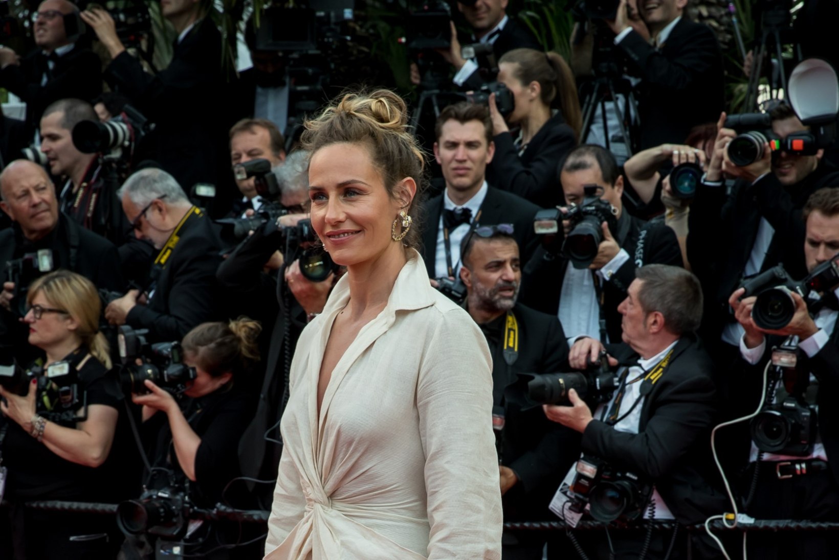 GALERII | Kalavõrgud, hommikumantlid, lõhikud ja satsid – vaata Cannes'i filmifestivali pöörasemaid kleite!