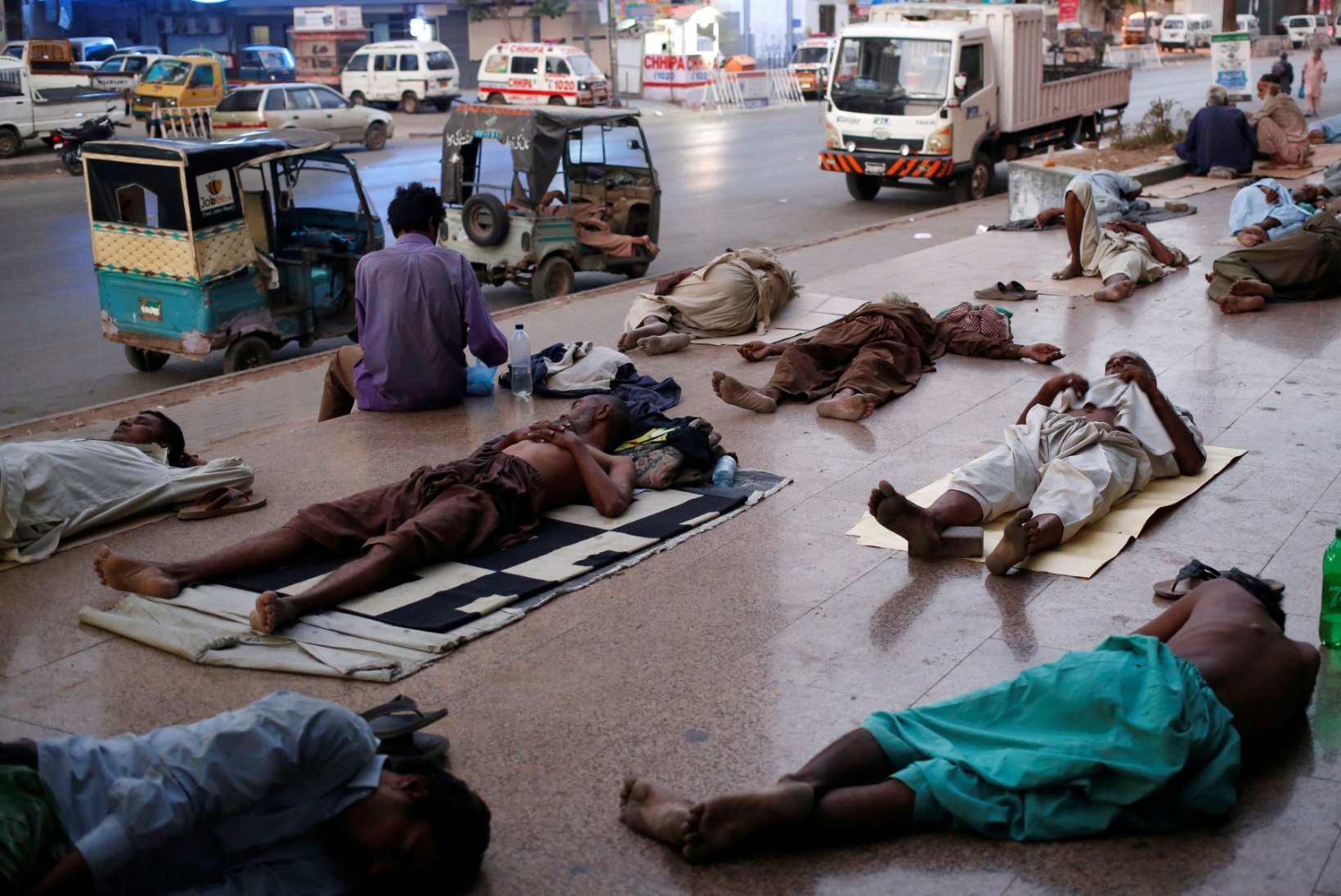 FOTOD | Pakistani on tabanud kuumalaine, hukkunud on vähemalt 65 inimest