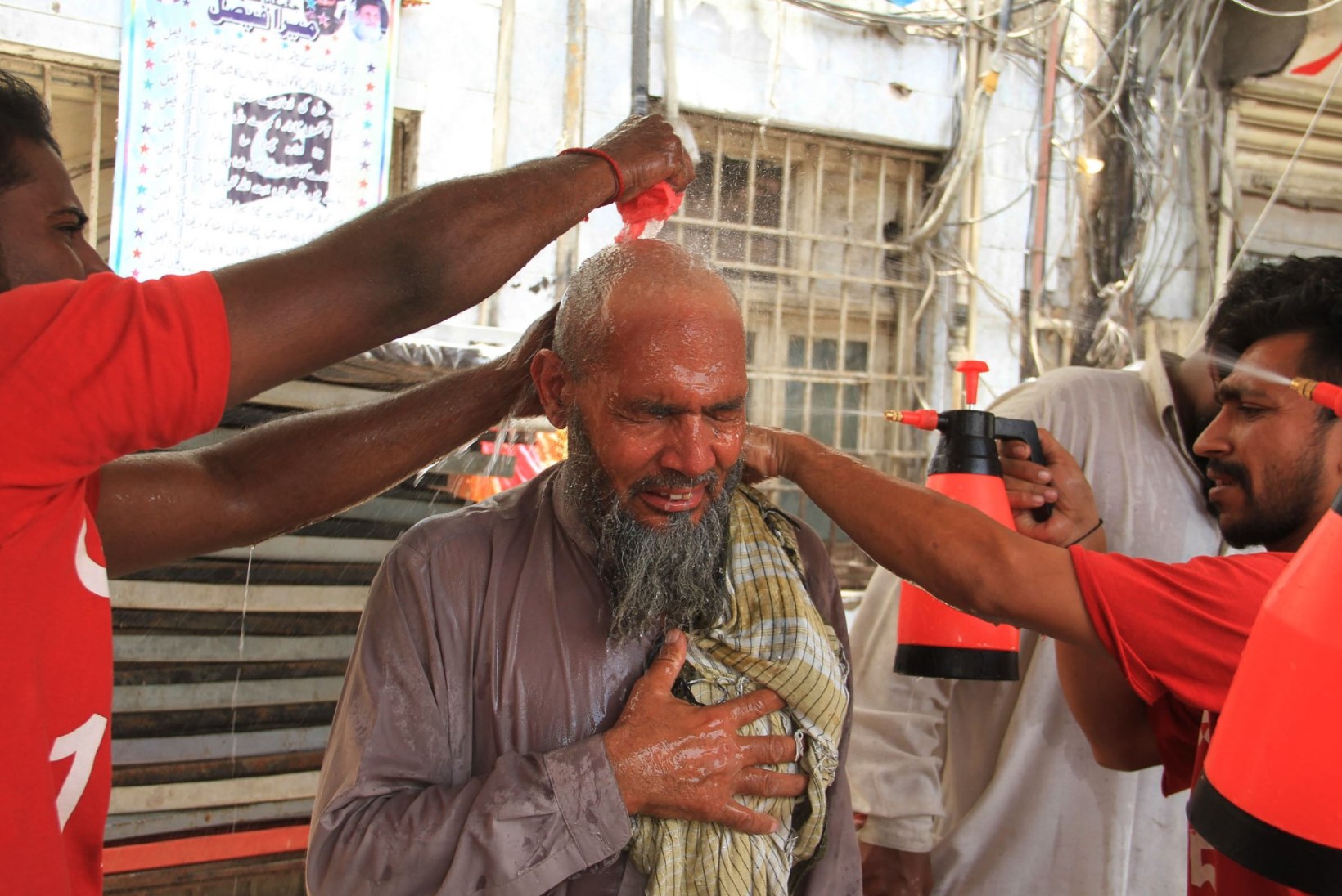 FOTOD | Pakistani on tabanud kuumalaine, hukkunud on vähemalt 65 inimest
