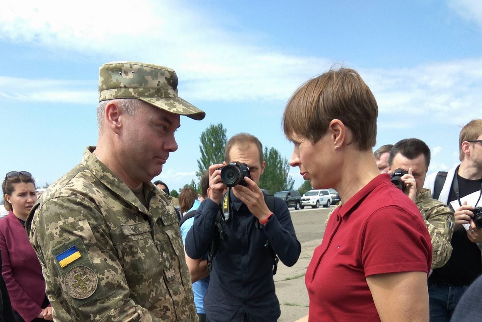 FOTOD UKRAINAST | Kaljulaid sõitis esimese riigipeana Donbassi sõjapiirkonda