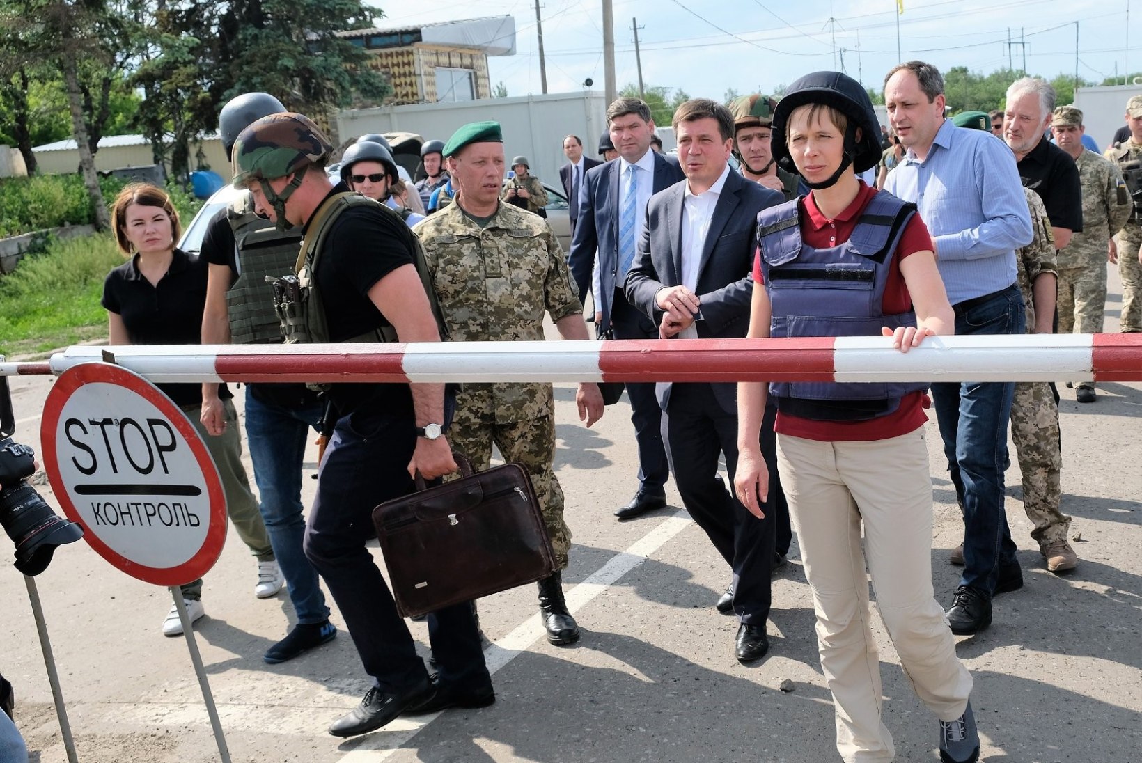 GALERII | Kaljulaid Ukraina sõjapiirkonnas: „See on Euroopa suurim humanitaarkatastroof.“