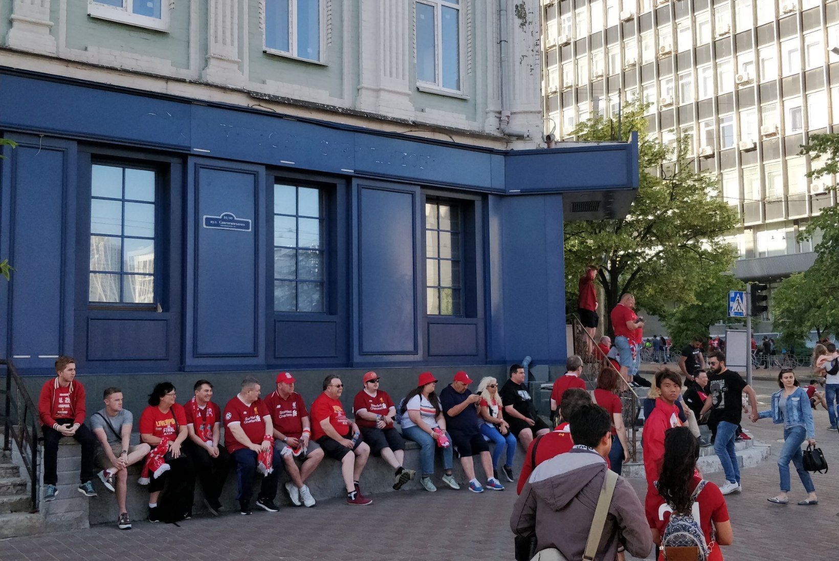 ÕHTULEHT KIIEVIS | Liverpooli fännid kostitasid Reali fänne teravmeelse laulukesega