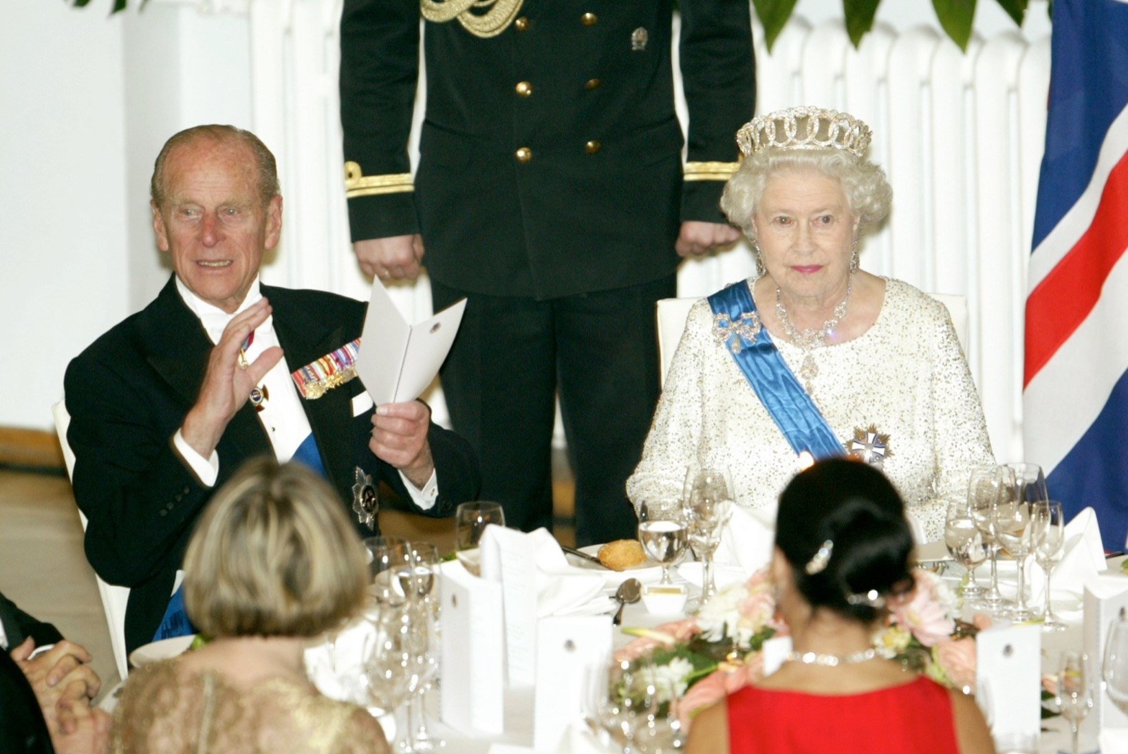 Leht: prints Philip osales kuninglikus pulmas luumurruga!