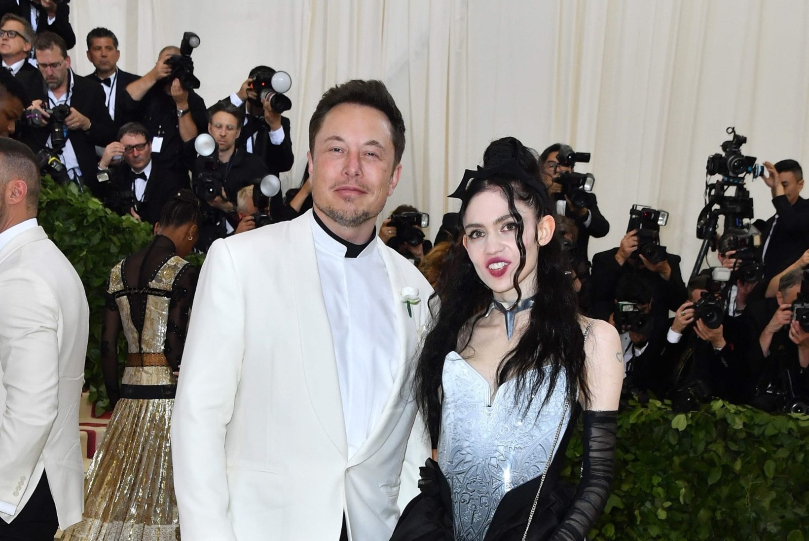 Elon Musk ja lauljatar Grimes näitasid end moegalal armupaarina