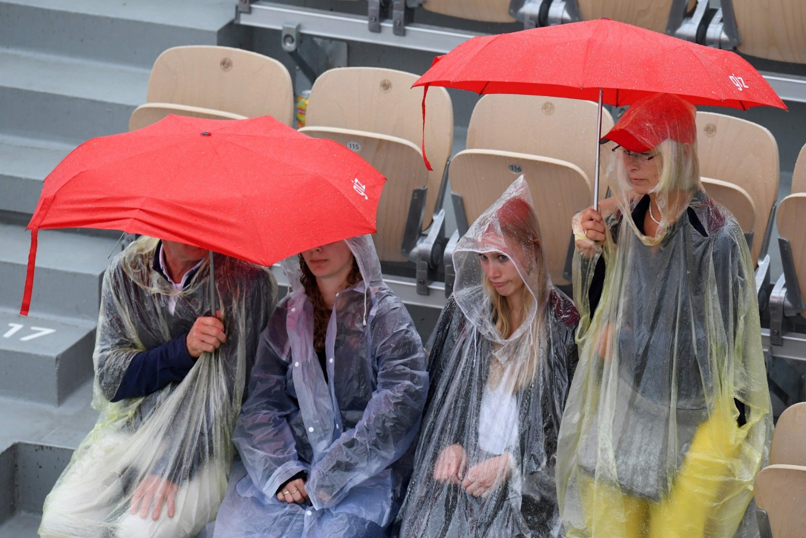 GALERII | Vihm rikkus Kontaveidi ja teiste tennisetippude õhtupooliku
