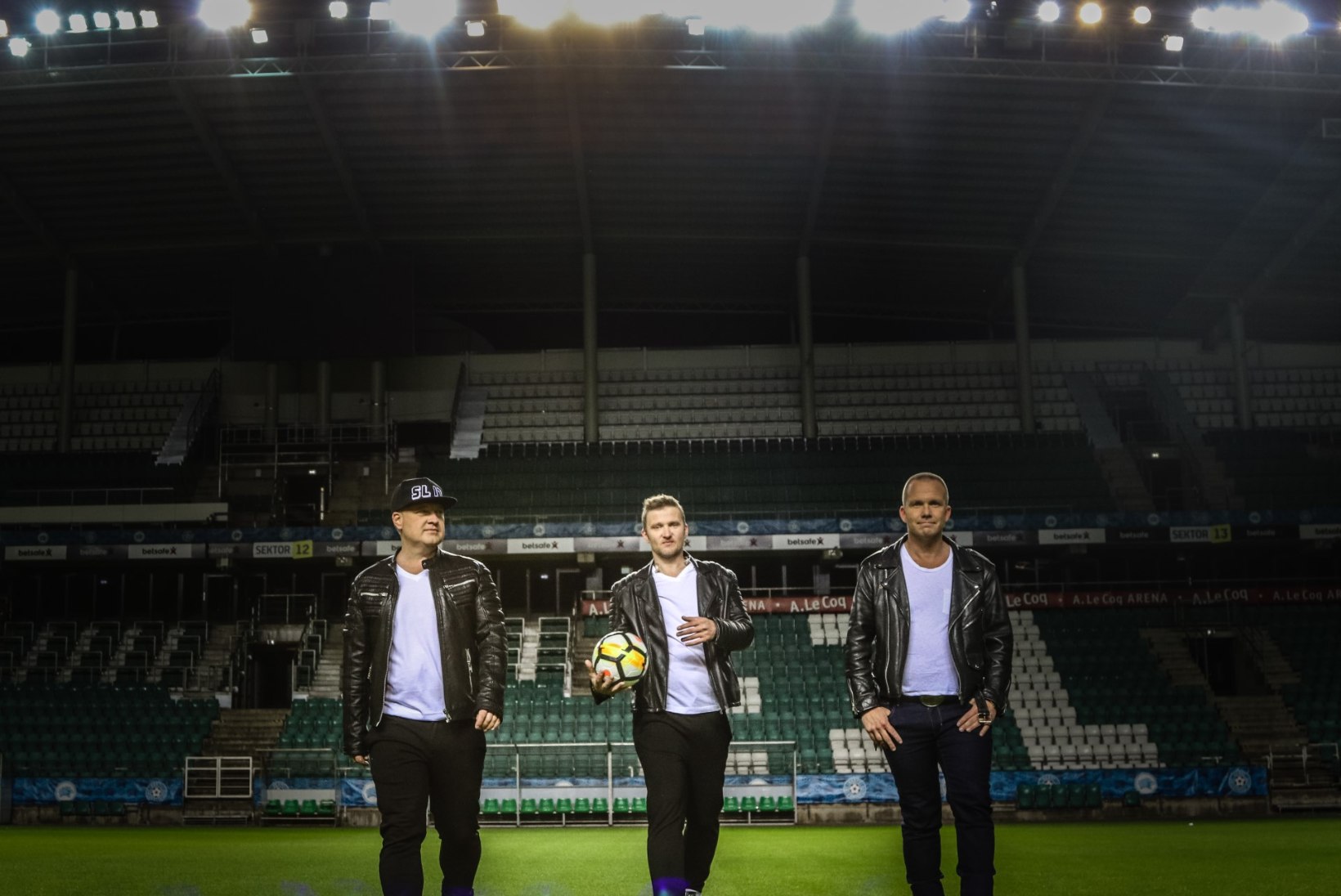VIDEO | Black Velveti esimeses muusikavideos teeb kaasa Eesti jalgpallurite koorekiht