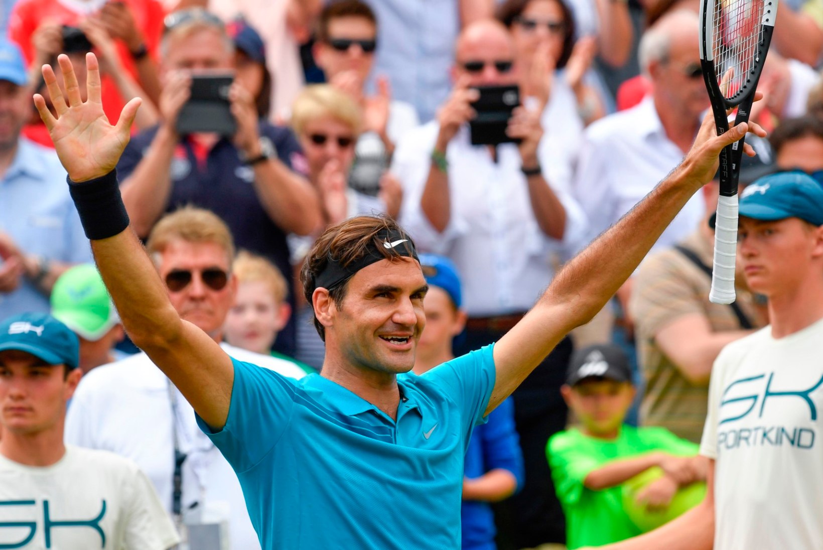 Areenile naasnud vanameister Federer võitis Saksamaa turniiri ning tõuseb taas esinumbriks