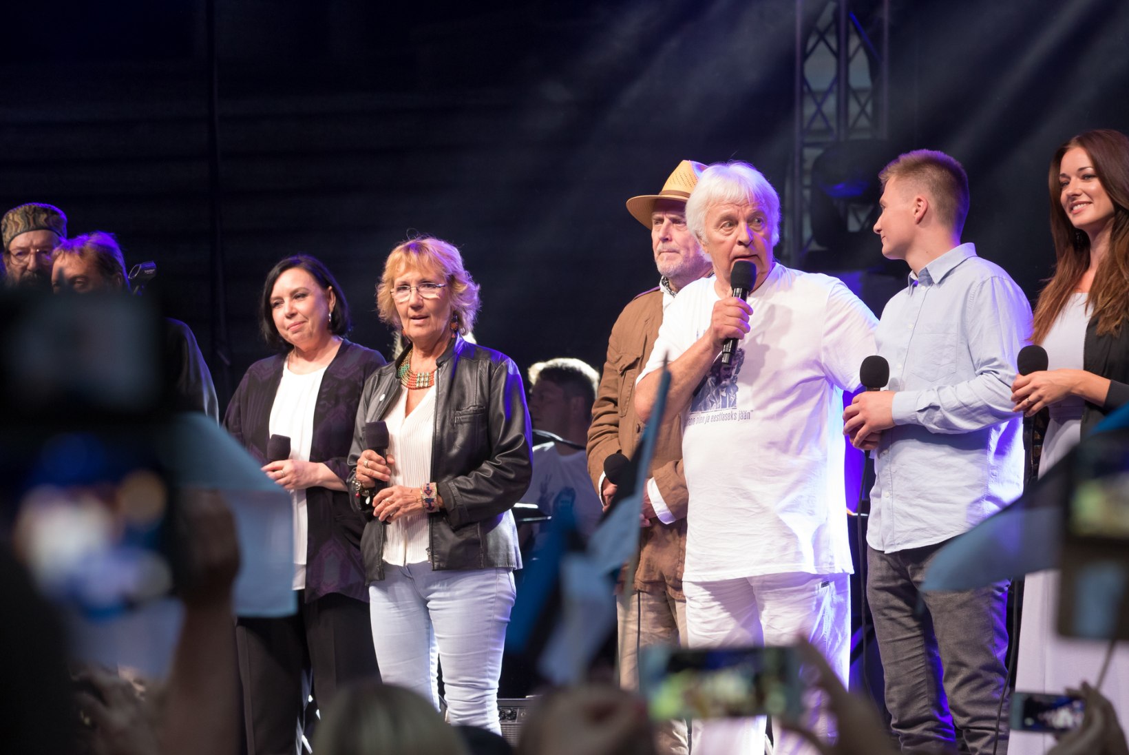 GALERII | Ivo Linna pani kontserdil „5 isamaalist laulu“ rahva rõkkama