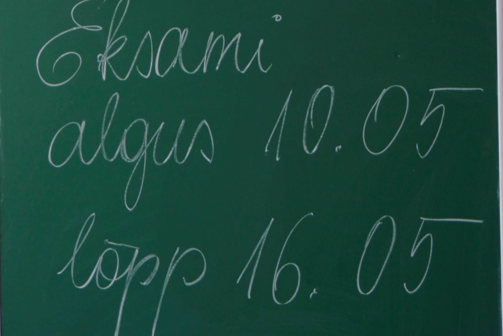 Kümme Haabersti Vene gümnaasiumi lõpetajat spikerdasid matemaatika riigieksamil