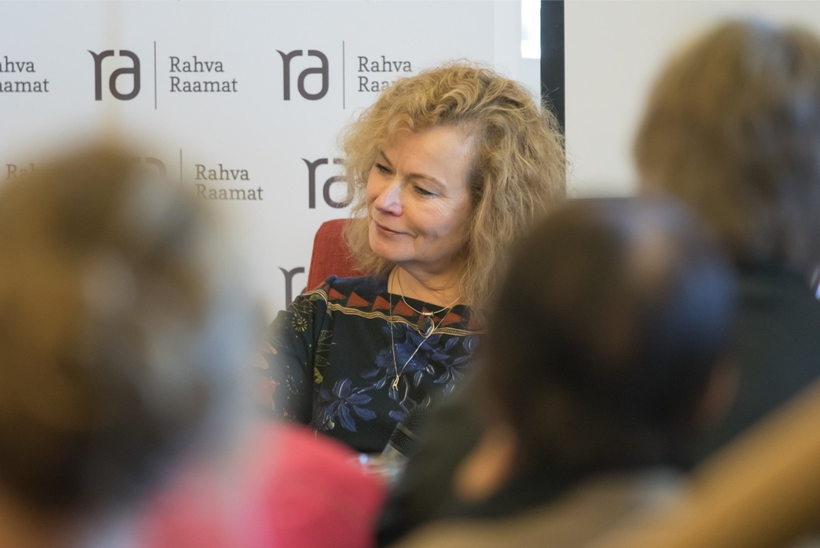 GALERII | „Eesti tunne“: Doris Kareva kogus kaante vahele kodumaaluule paremiku