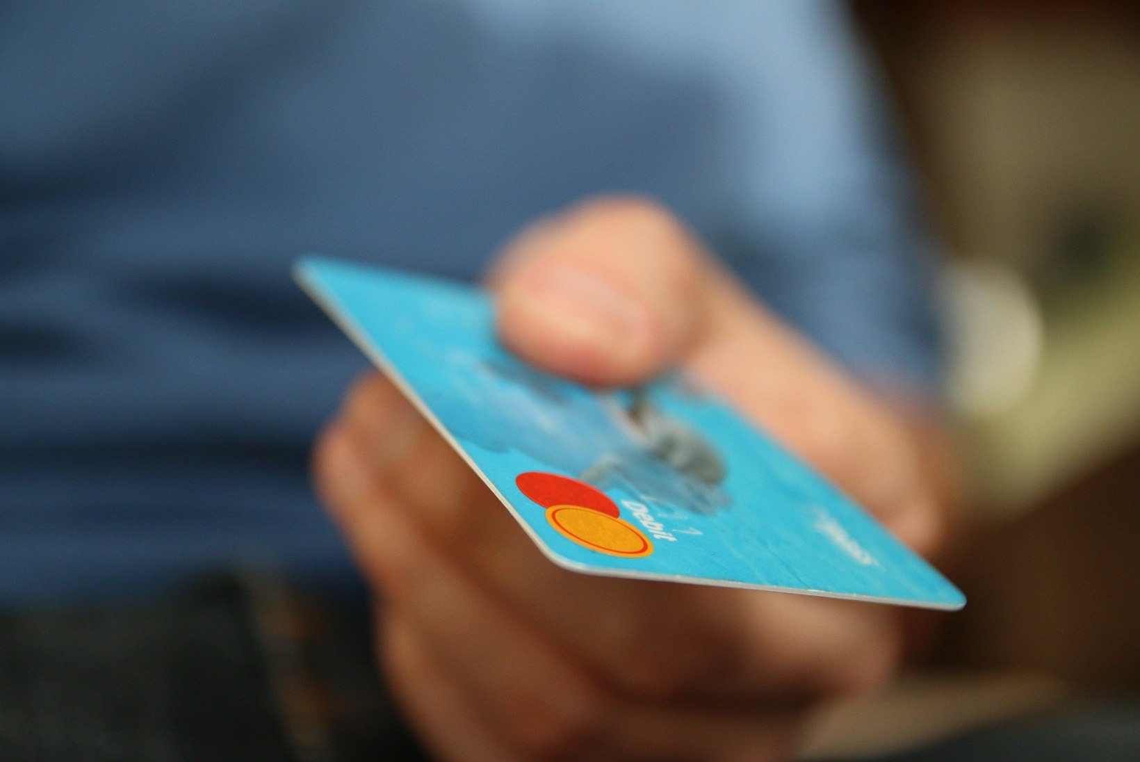 ÜLIM JULTUMUS: pätt üritas eine eest tasuda ettekandjalt varastatud krediitkaardiga