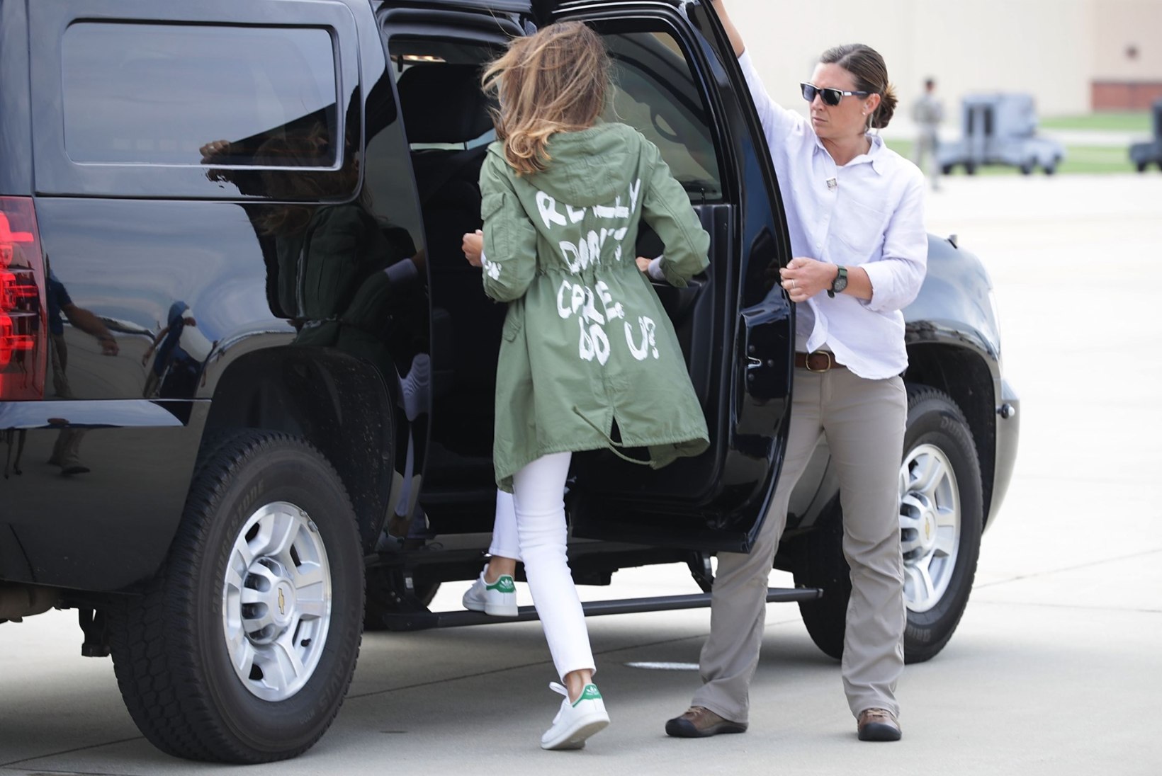 PILTUUDIS: Melania Trump kandis Texase visiidil küsitava sõnumiga jakki