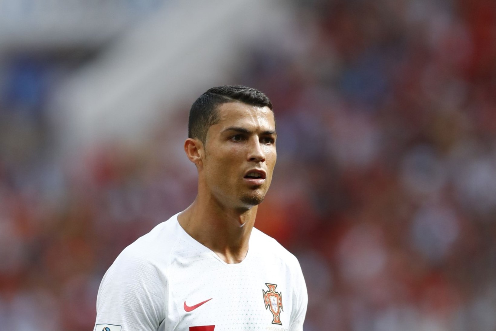 VIDEO: vaata, kuidas reageeris Cristiano Ronaldo, kui Iraani koondise fännid akna alla lärmama tulid