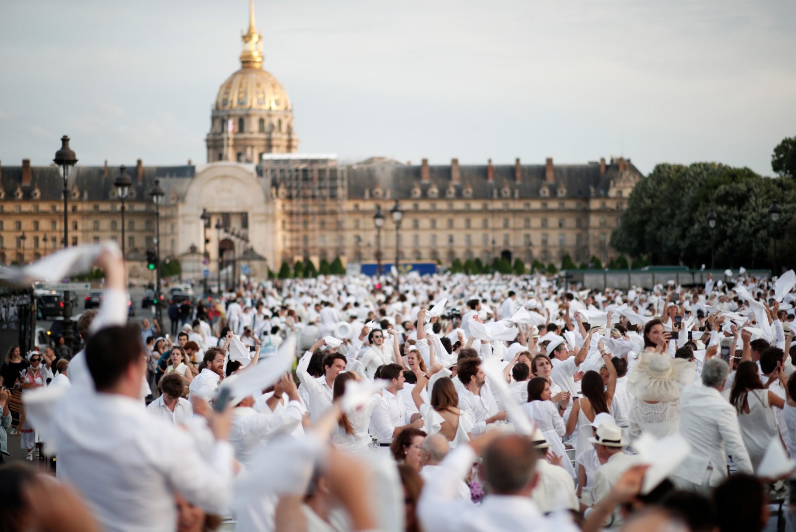 GALERII | Pariisis toimus maailma glamuurseim gurmeepiknik