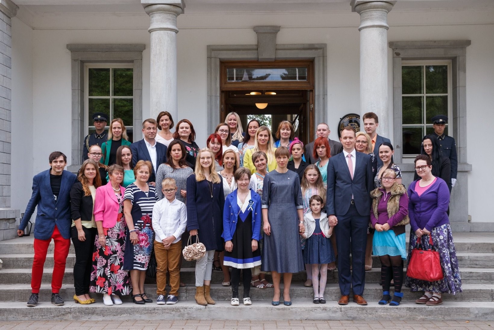 FOTOD | Kersti Kaljulaid võõrustas Kadriorus vähiravifondi vabatahtlikke