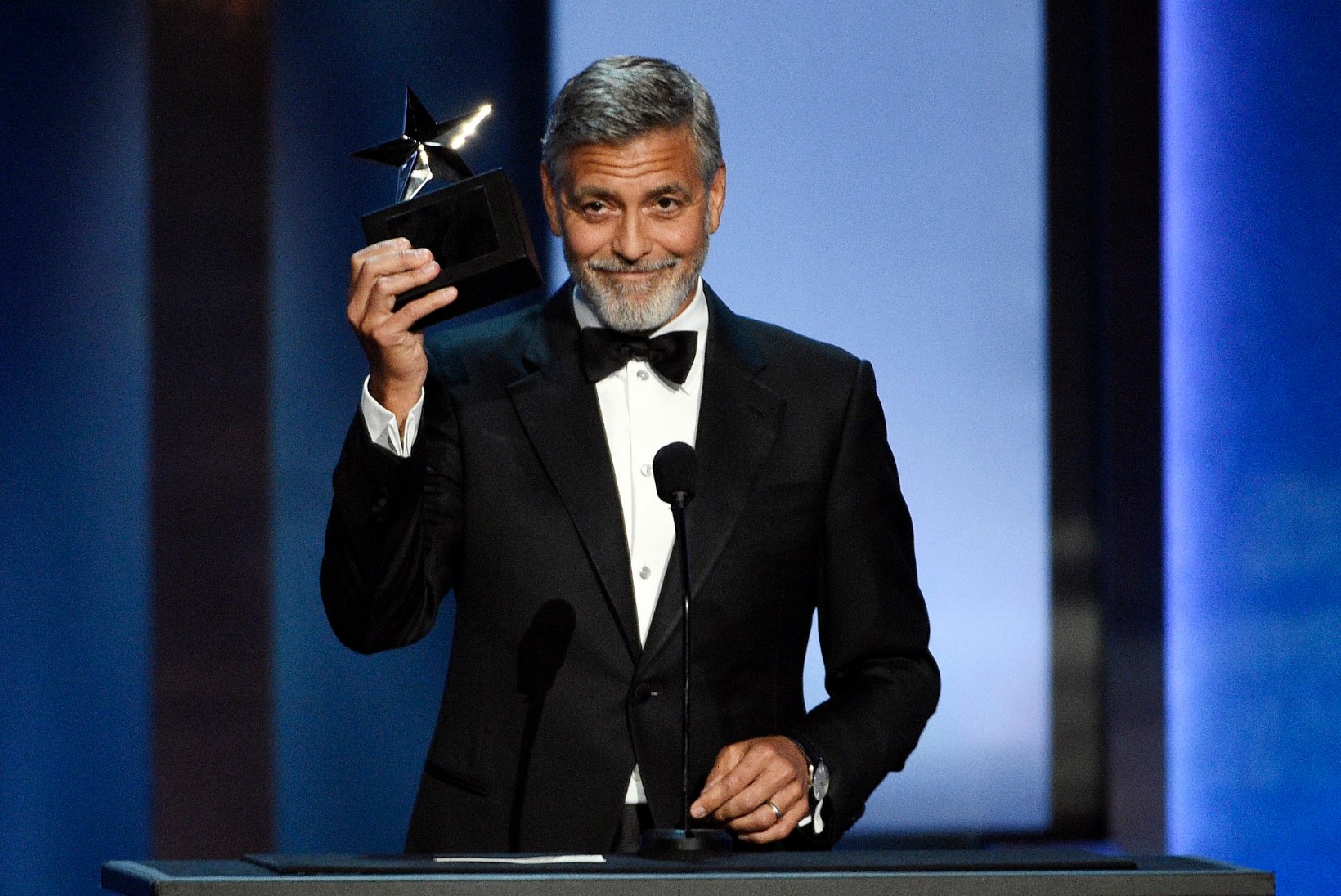 George Clooney sattus Itaalias autoavariisse