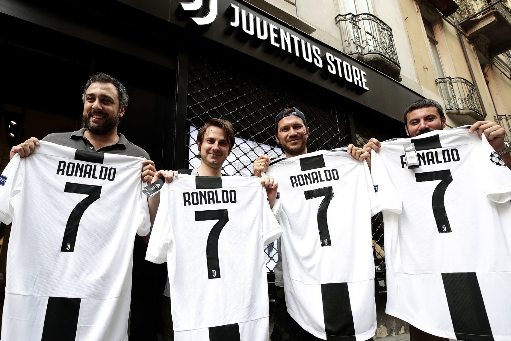 ÜHE AJASTU LÕPP JA TEISE ALGUS? Müstilise Ronaldo klubivahetus on Itaalia vutile loteriivõit