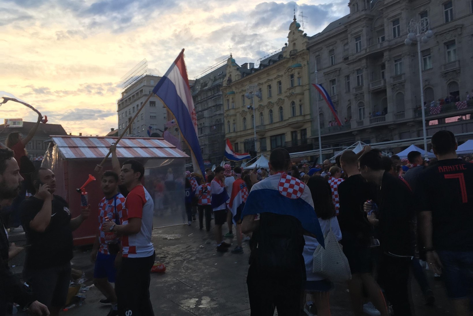 ÕL VIDEO JA FOTOD | Horvaatia kaotusest hoolimata on Zagrebis pidu: “Oleme südames võitjad!”