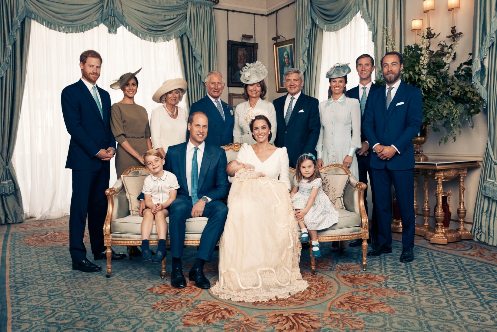 FOTOD | Avaldati prints Louis' ametlikud ristimispildid