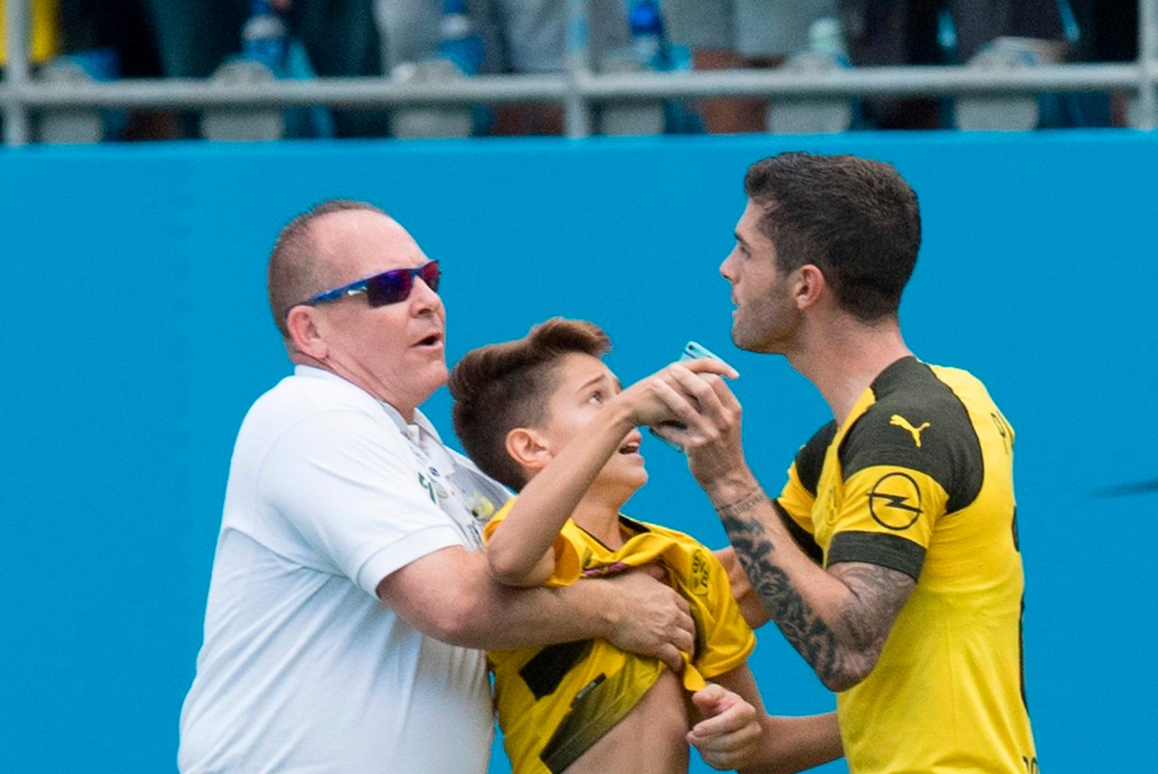 Dortmundi staar kaitses noort fänni turvameeste eest