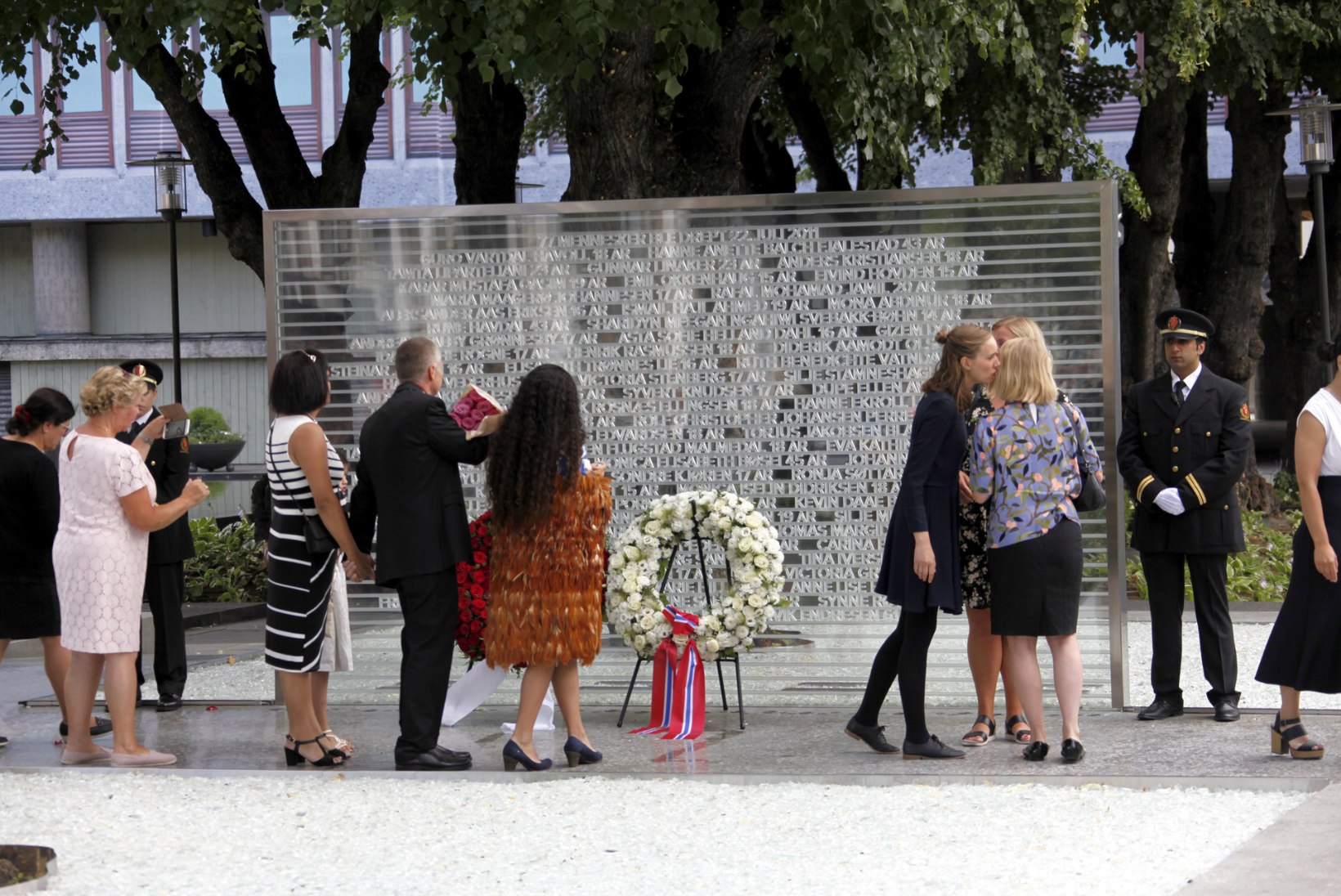 77 OHVRI MÄLESTUSEKS: Oslos avati memoriaal Breiviku ohvritele 