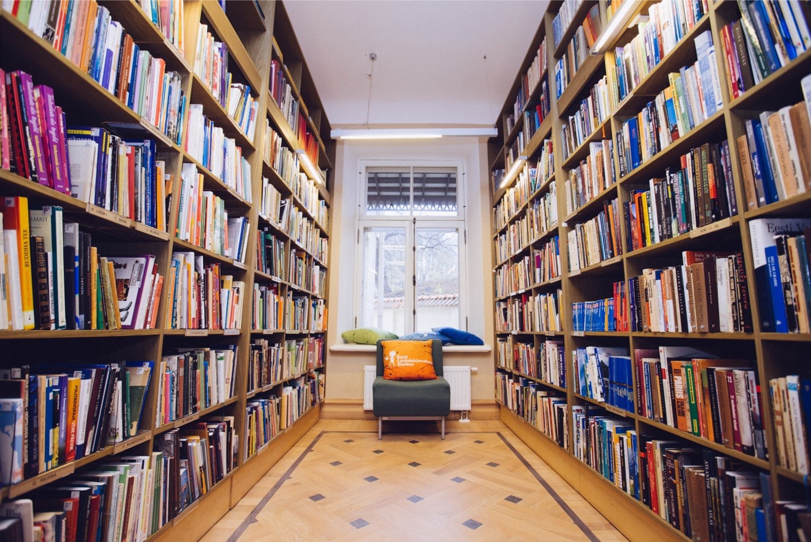 Suvised laenutrendid raamatukogudes: nõutakse nii raamatuid, lauamänge kui tõukerattaid