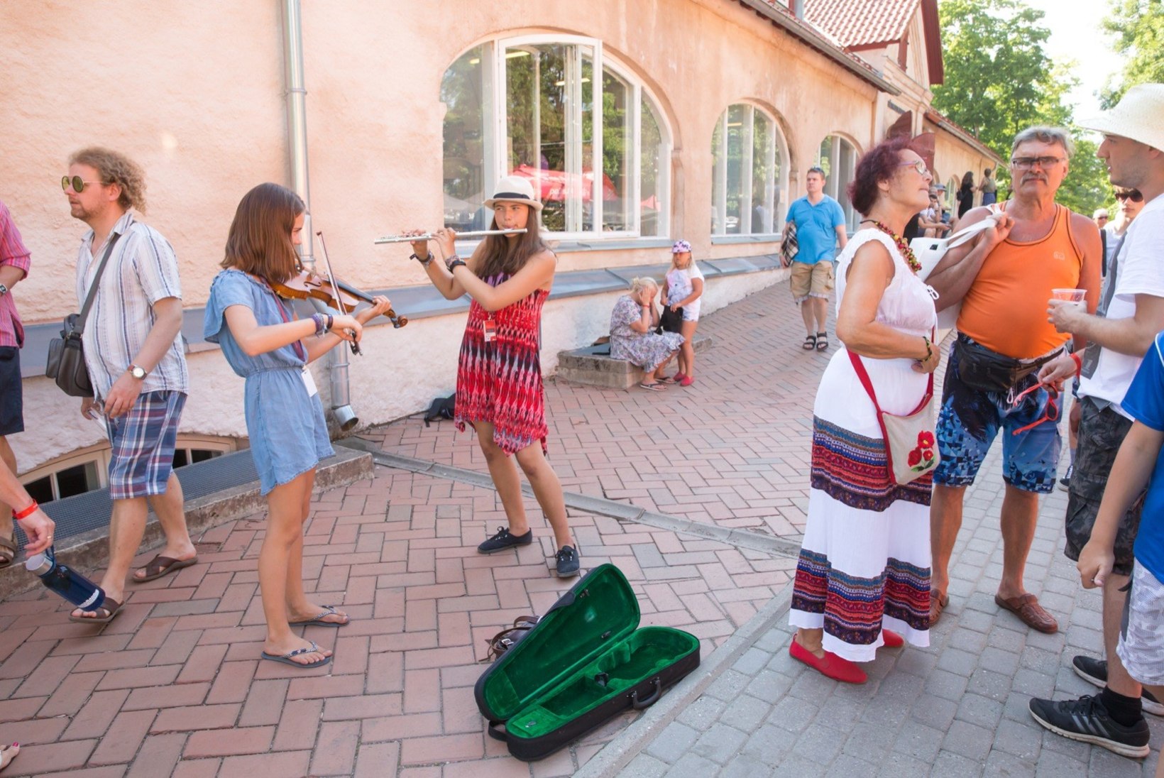 GALERII | Viljandi folgi tänavamuusikud: mõned vaatavad kurja pilguga, aga üldiselt on ikka tore 