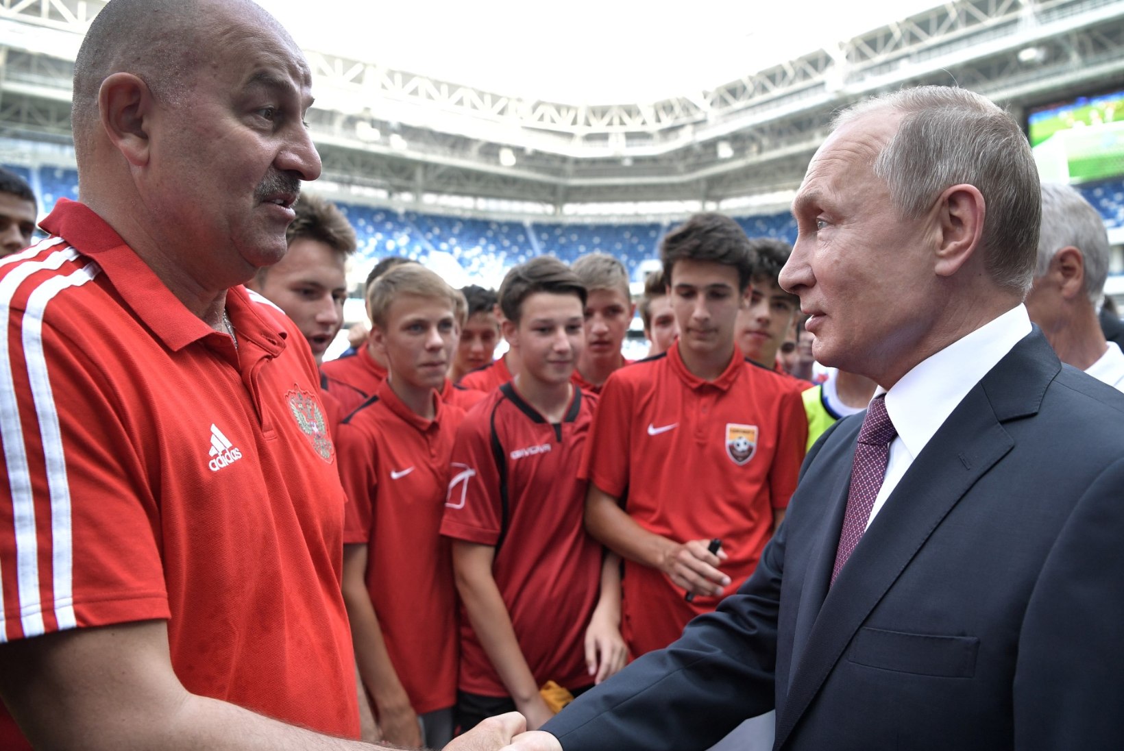 Venemaa jalgpallikoondisega imet teinud treeneri lepingut pikendati