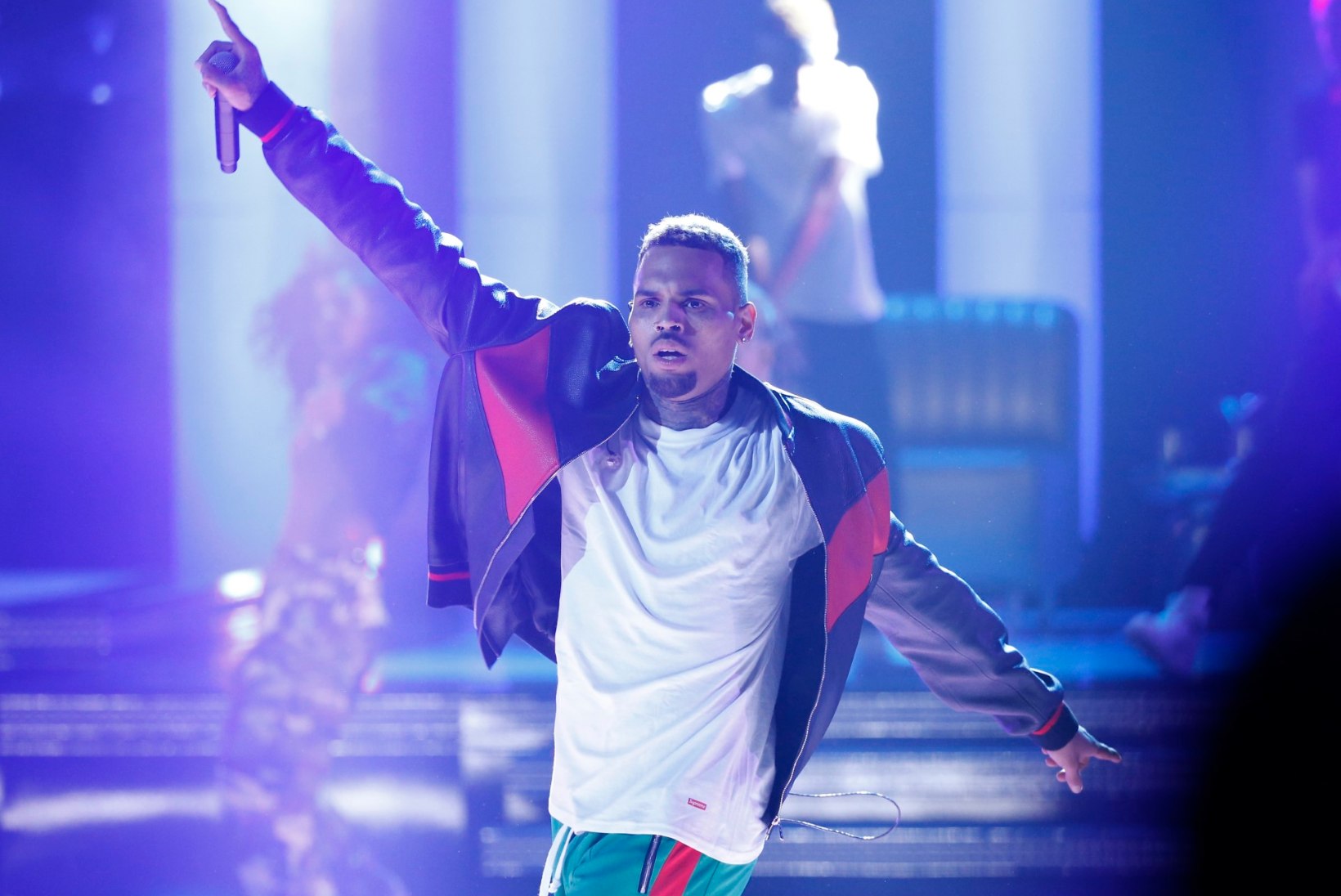Räppar Chris Brown võeti kallaletungi eest vahi alla