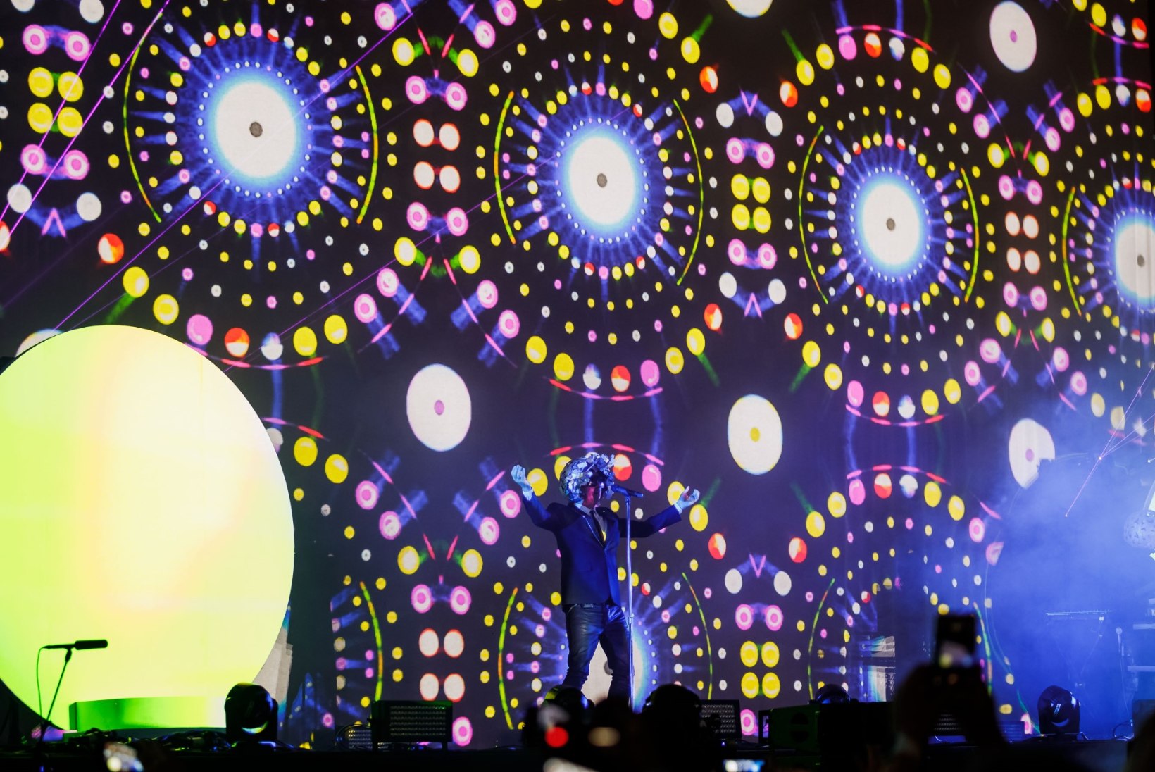 GALERII | Õllesummeri viimase päeva peaesineja Pet Shop Boys tuli lavale 45 minutit väljareklaamitust hiljem