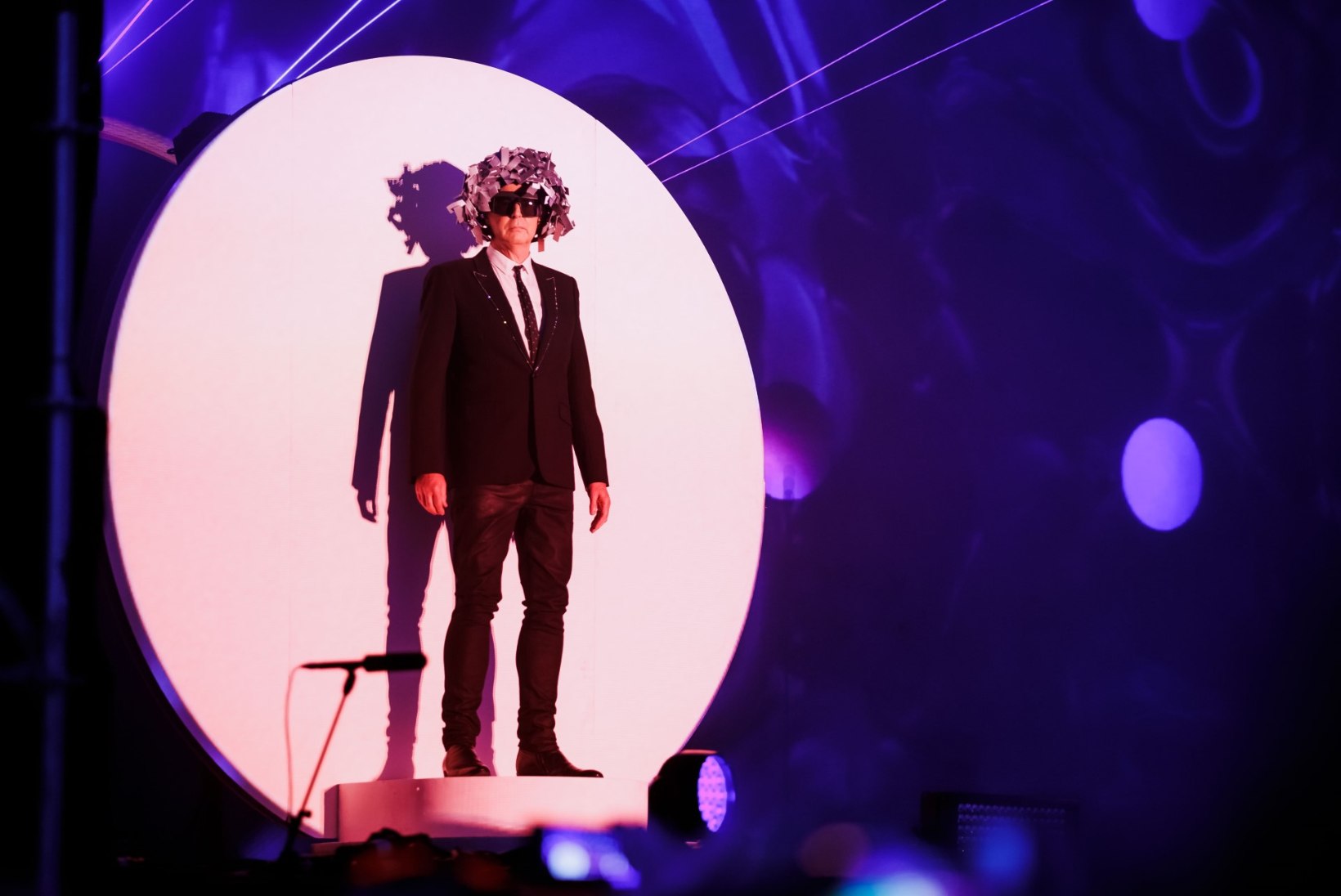 GALERII | Õllesummeri viimase päeva peaesineja Pet Shop Boys tuli lavale 45 minutit väljareklaamitust hiljem