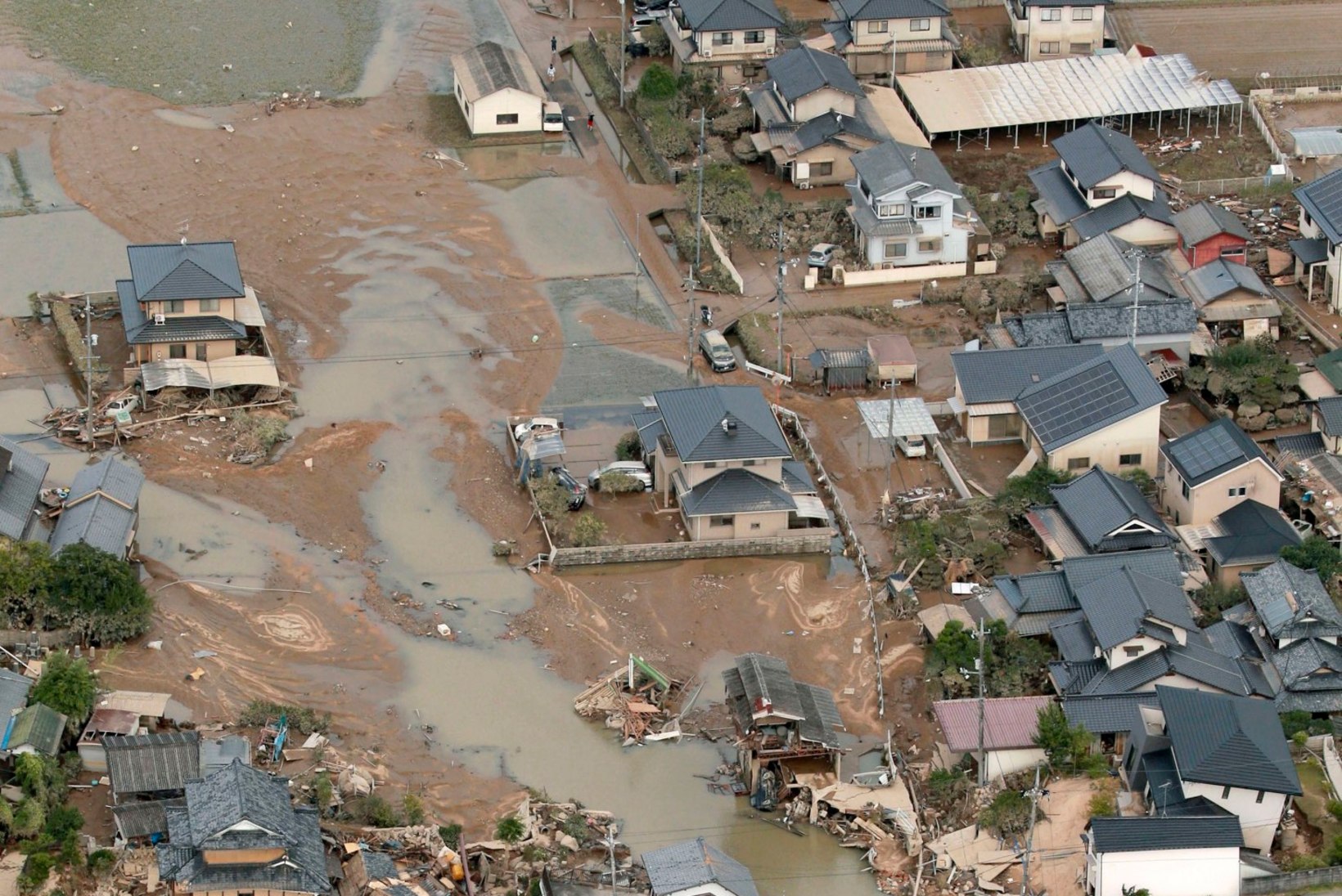 Jaapanit tabanud üleujutustes on hukkunud vähemalt 100 inimest