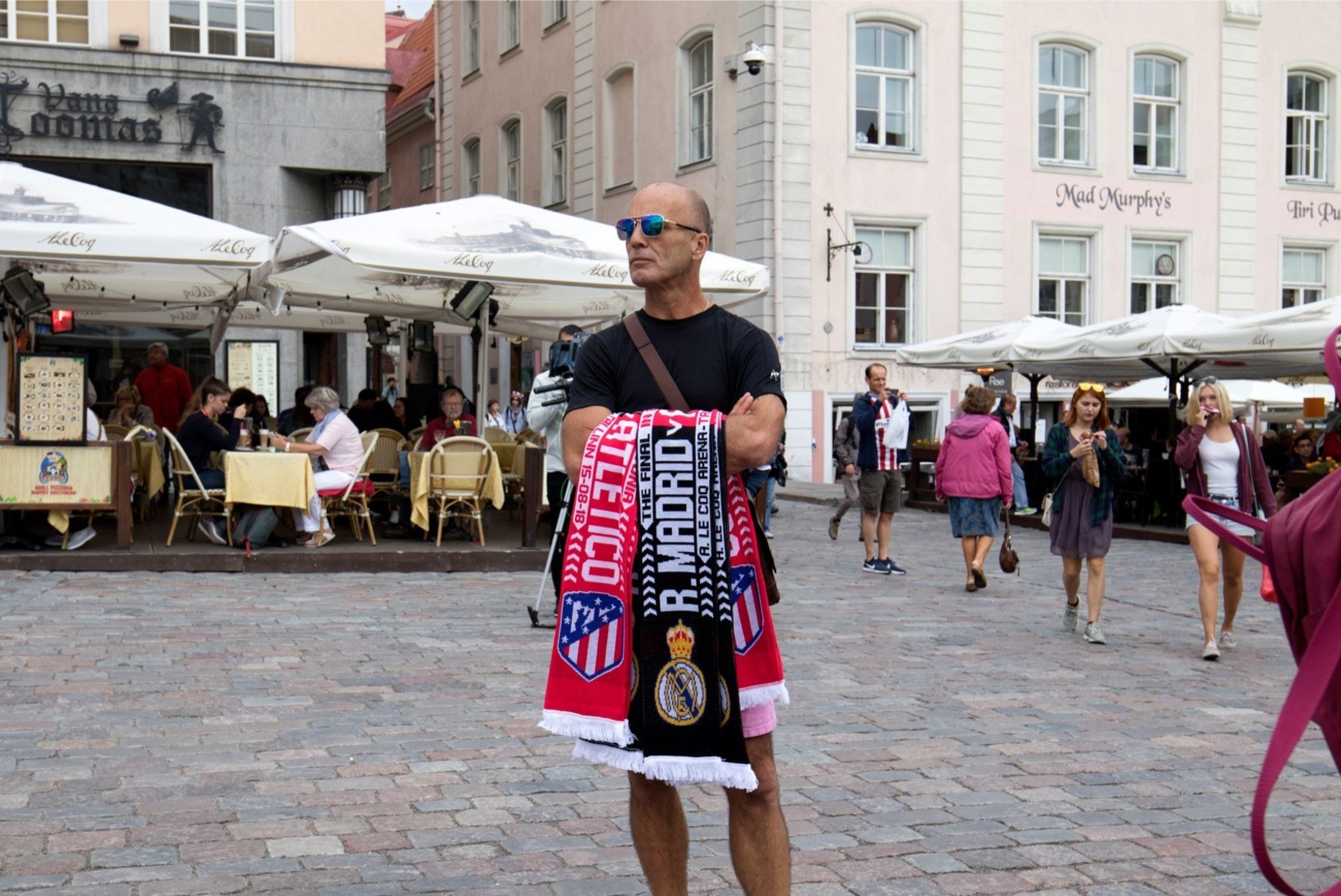 Inglane sõitis Tallinnasse jalgpallisalle müüma: kui hästi läheb, saan tasuta puhkuse