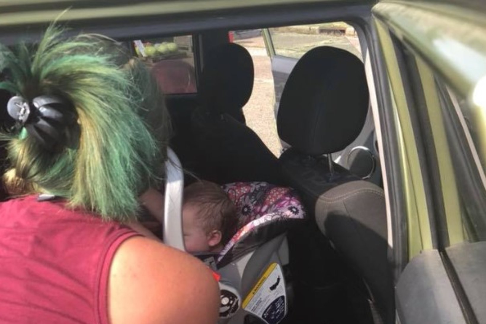 KARM JA KOLE REAALSUS: heroiinilaksu all vanemad jätsid oma beebi kuuma autosse