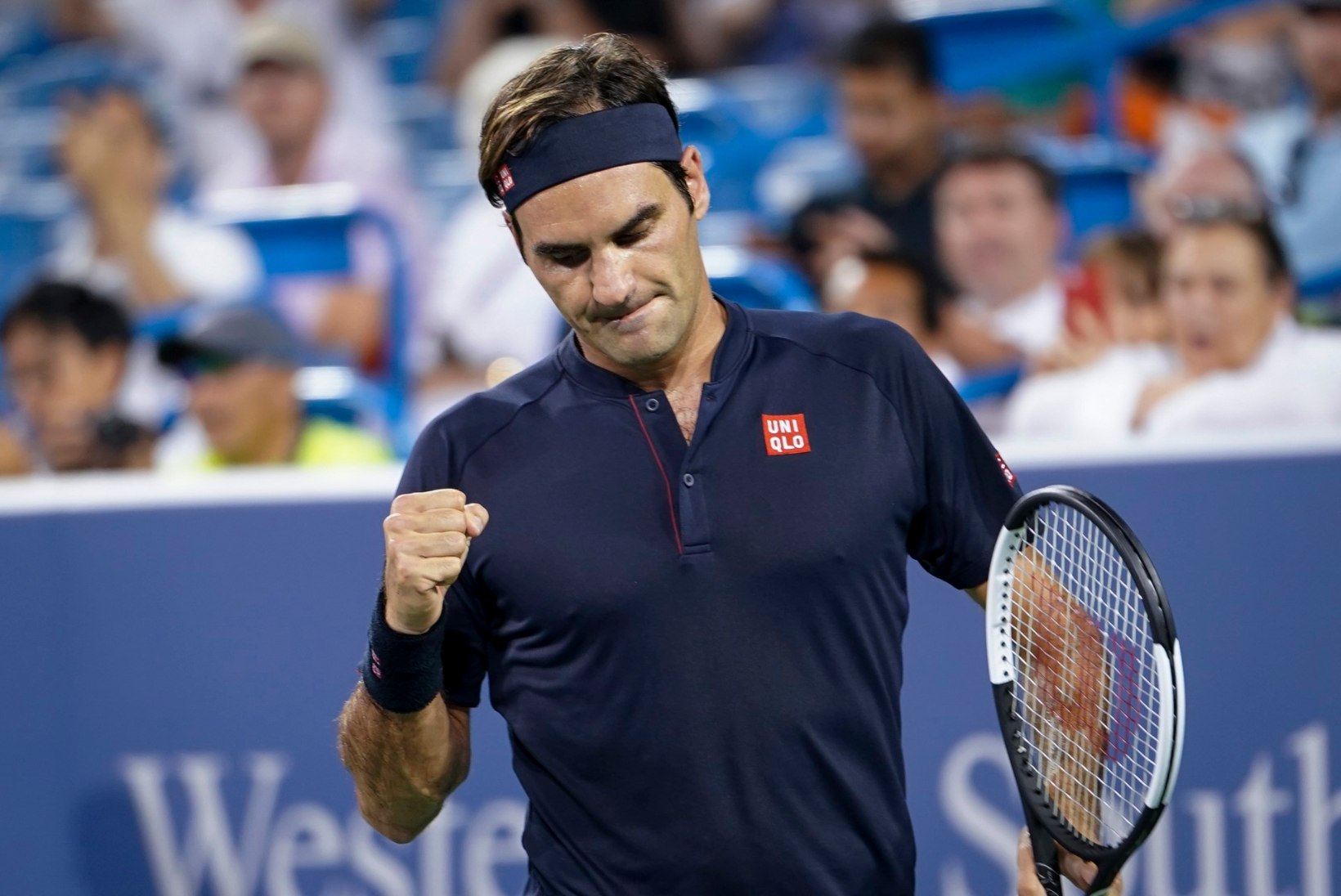 Vanameister Federer tuli kaotusseisust välja ning jahib karjääri kaheksandat tiitlit