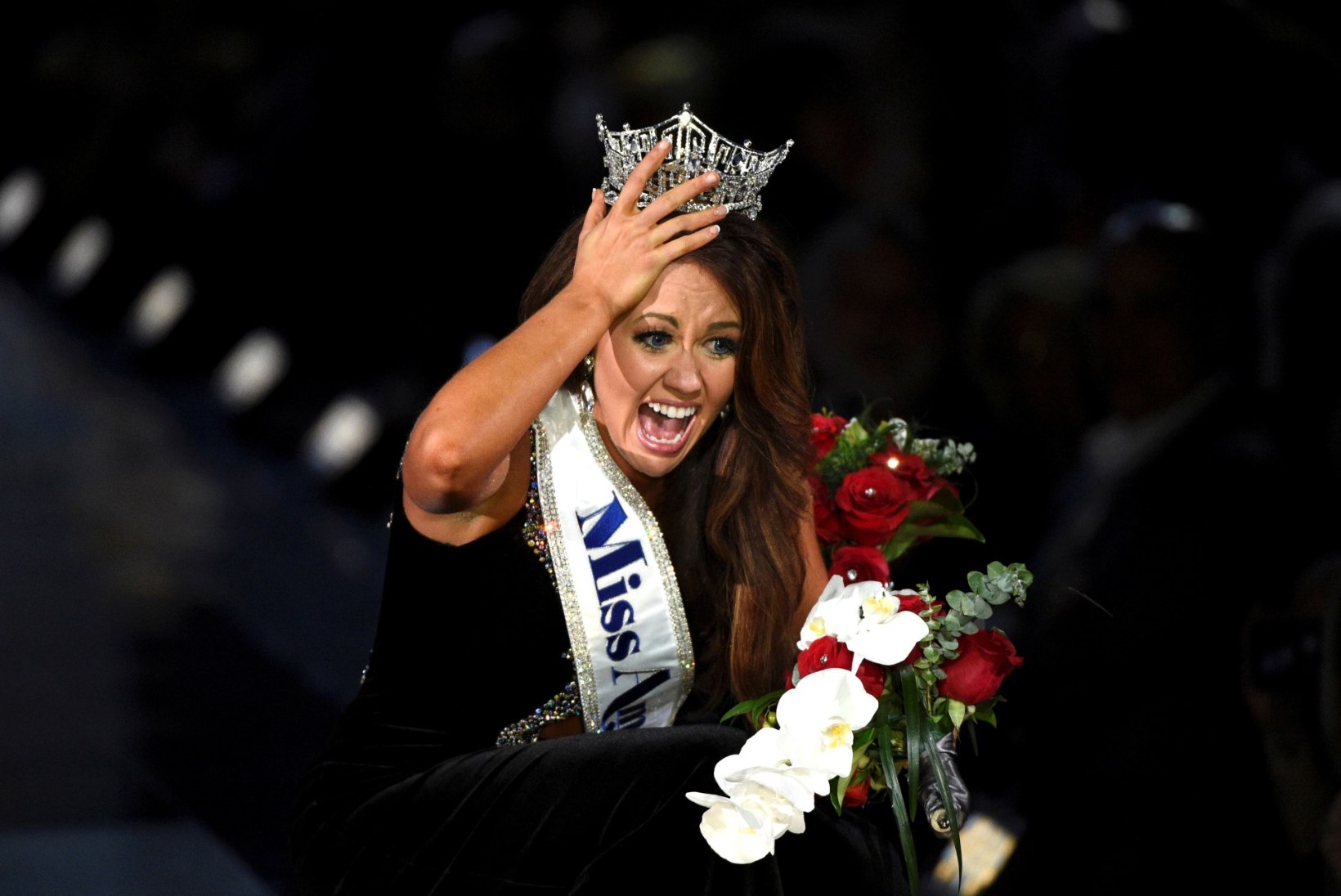 Uus Miss Ameerika süüdistab iludusvõistlust tema vaigistamises
