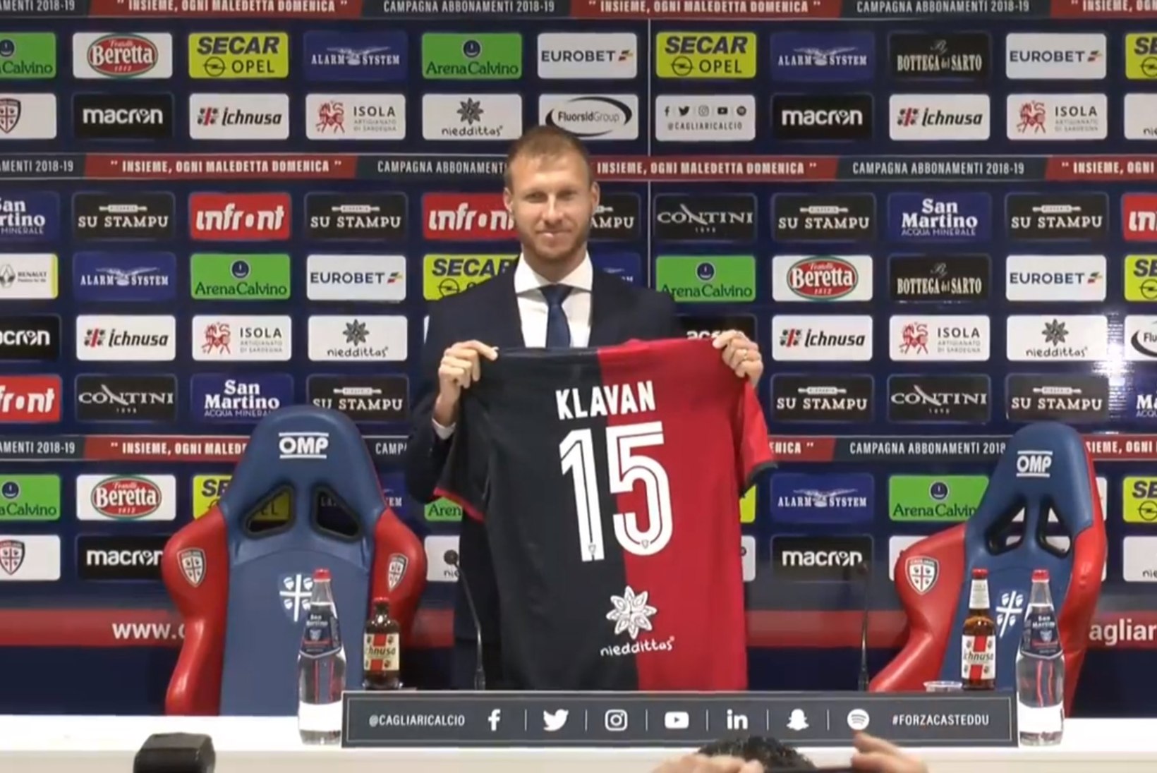 Ragnar Klavanit esitleti Cagliari mängijana: samastun Cagliariga, sest olen Eestist, mis on väga väike