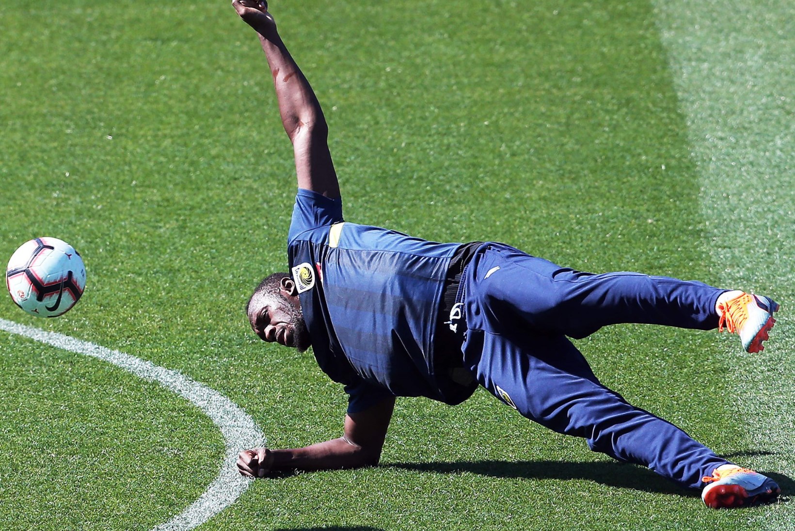 VIDEO | Vaata, kuidas Bolt esimesel treeningul Austraalia jalgpalliklubiga hakkama sai