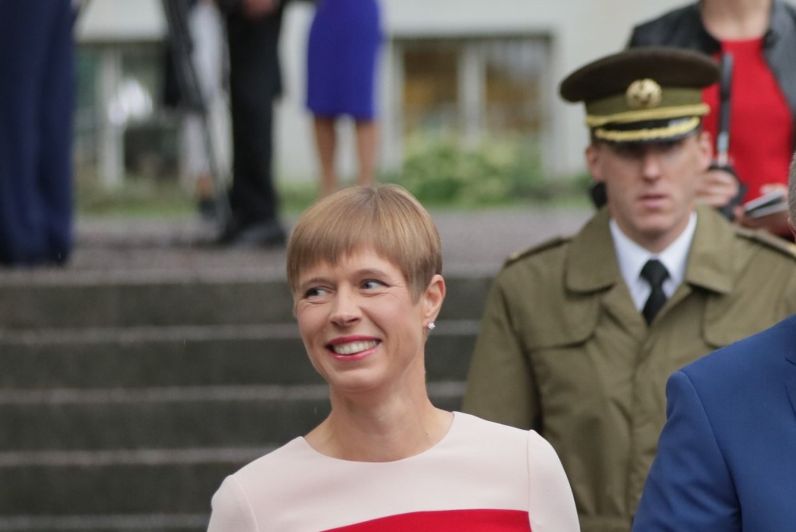 VIDEO | Kaljulaid: roosiaeda kogunes palju stiilseid Orissaare seenelisi