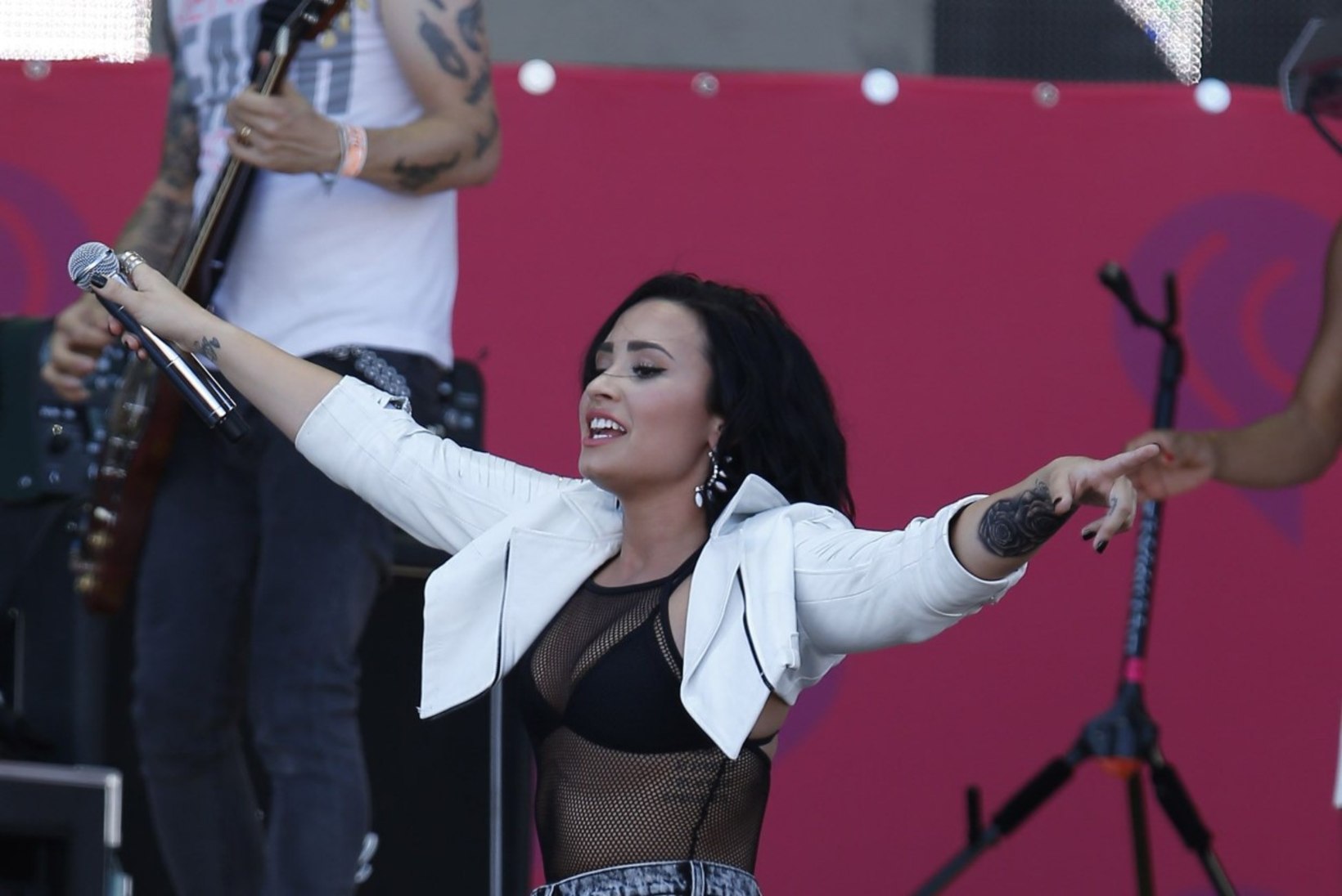 Lähedased: Demi Lovato elu võib päästa vaid karjääri  lõpetamine